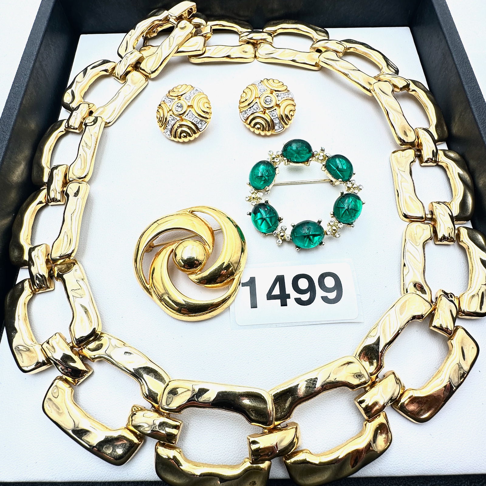 Vintage to Modern Group Lot Collection of Jewelry: Vintage to Modern Group Lot Collection of Jewelry