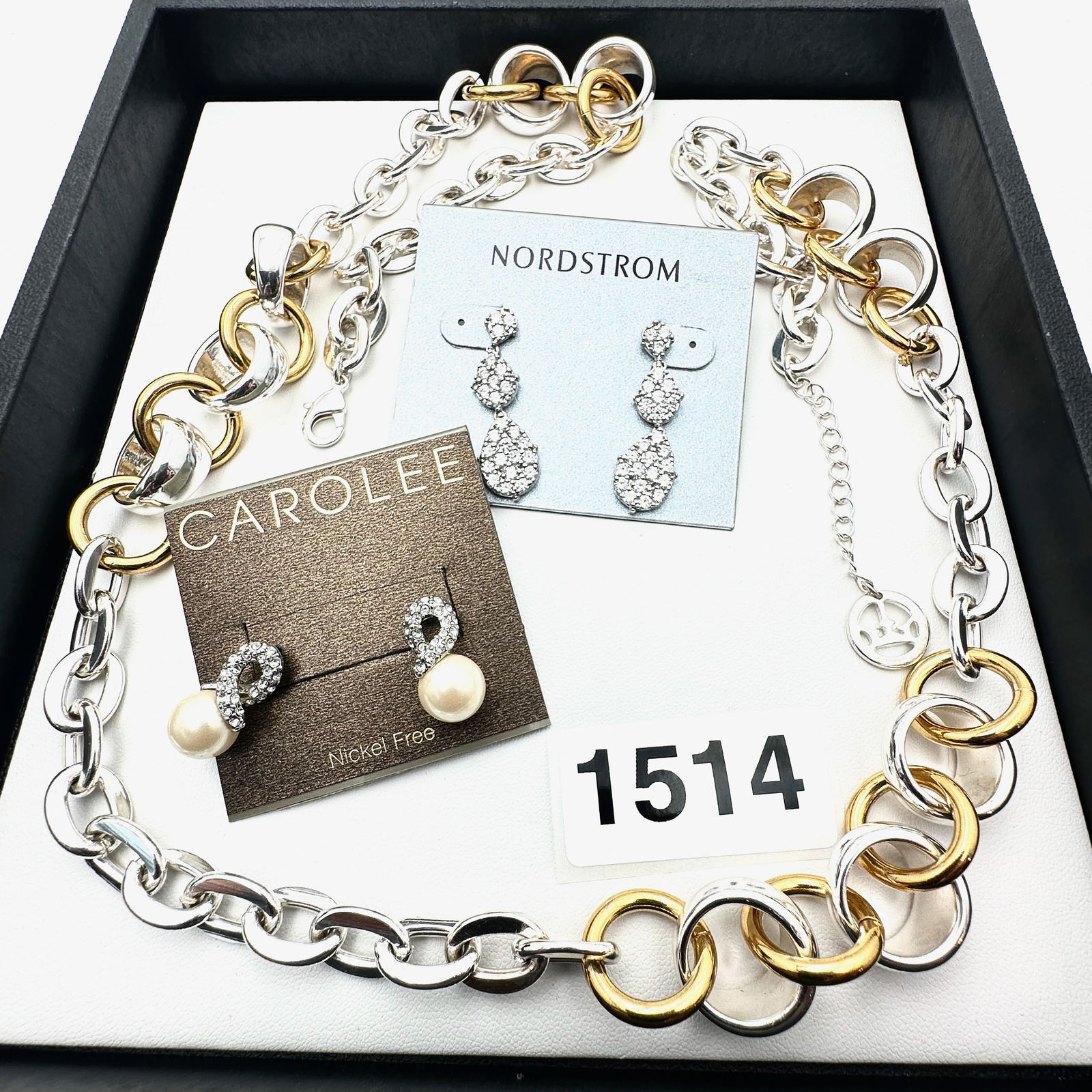 Vintage to Modern Group Lot Collection of Jewelry: Vintage to Modern Group Lot Collection of Jewelry