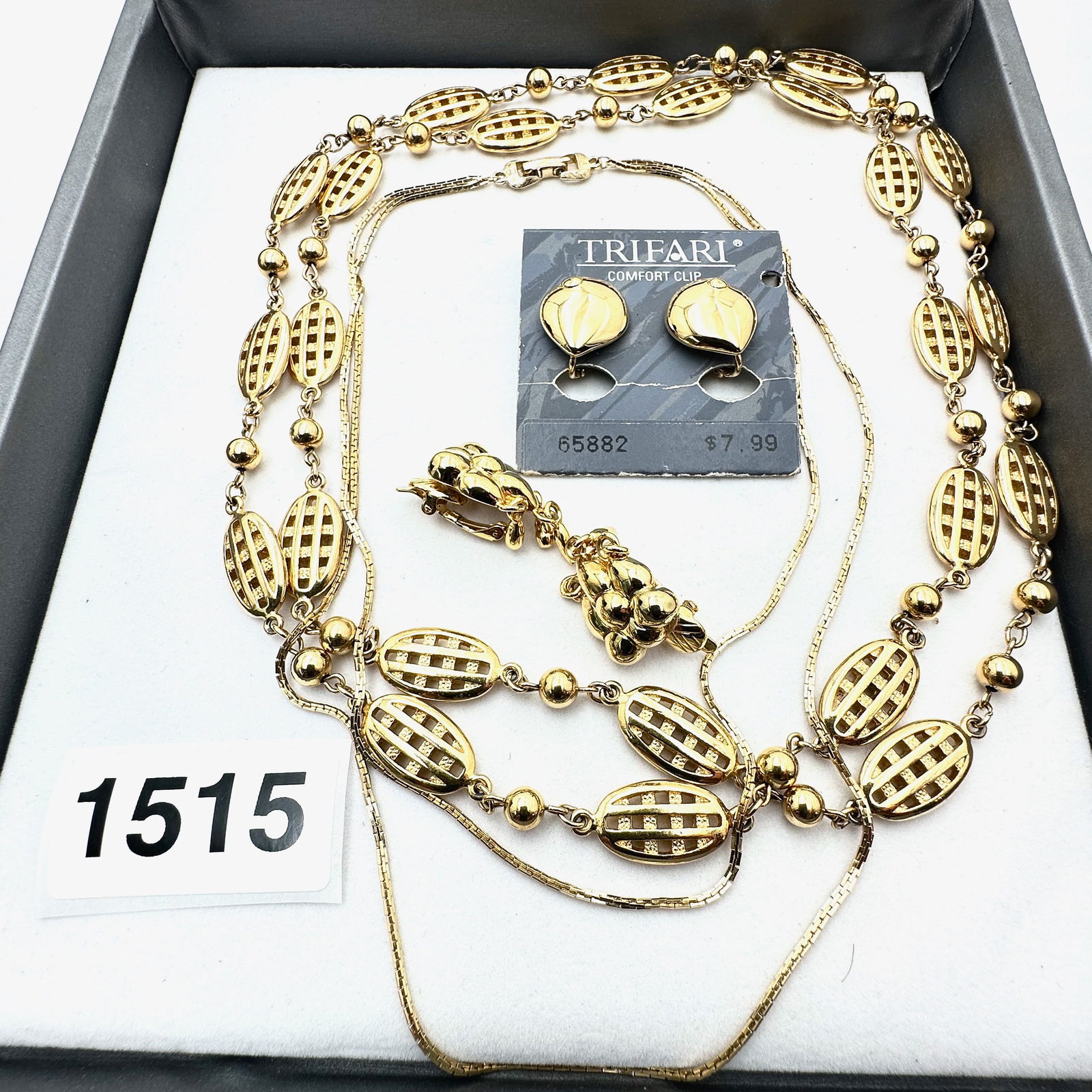 Vintage to Modern Group Lot Collection of Jewelry: Vintage to Modern Group Lot Collection of Jewelry