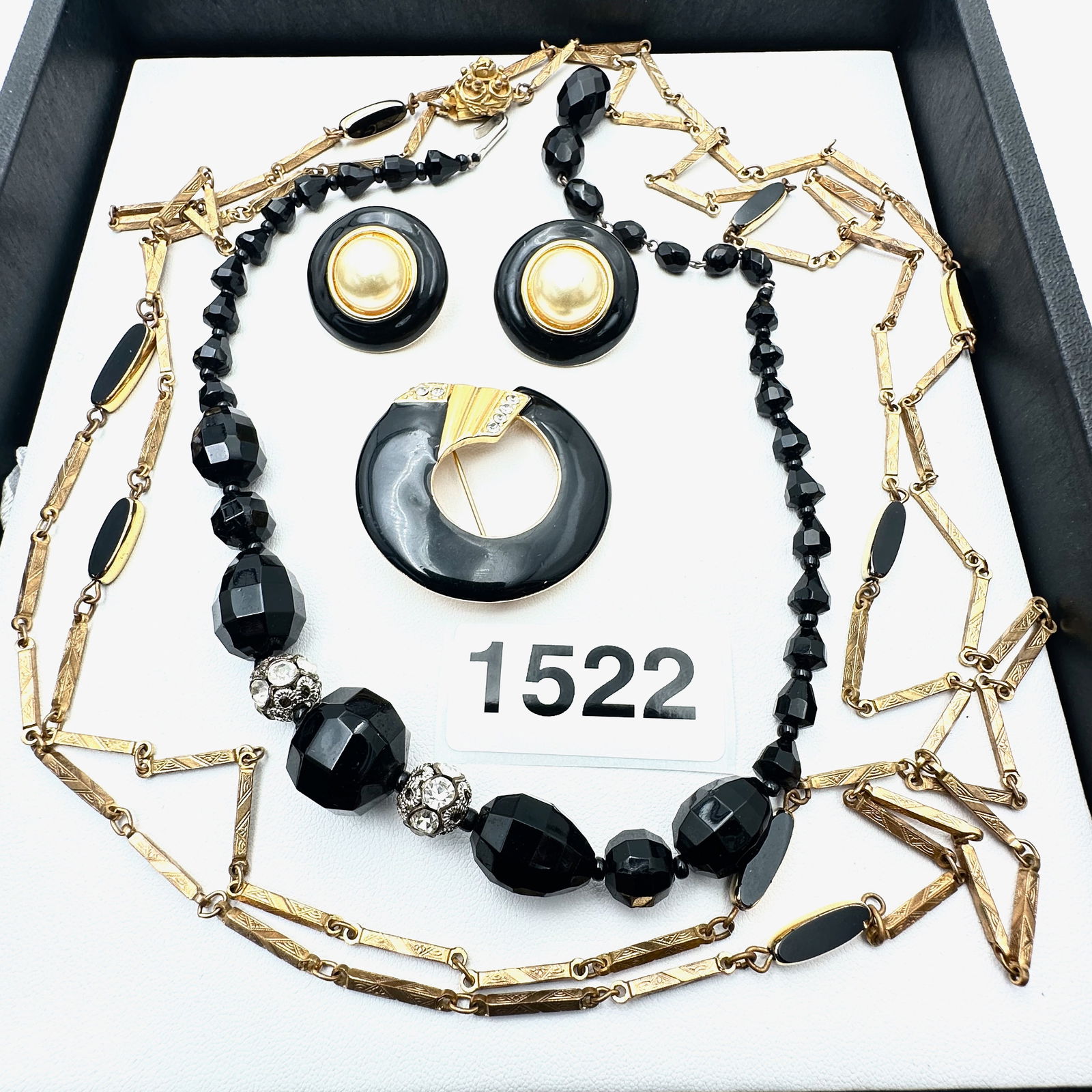 Vintage to Modern Group Lot Collection of Jewelry: Vintage to Modern Group Lot Collection of Jewelry