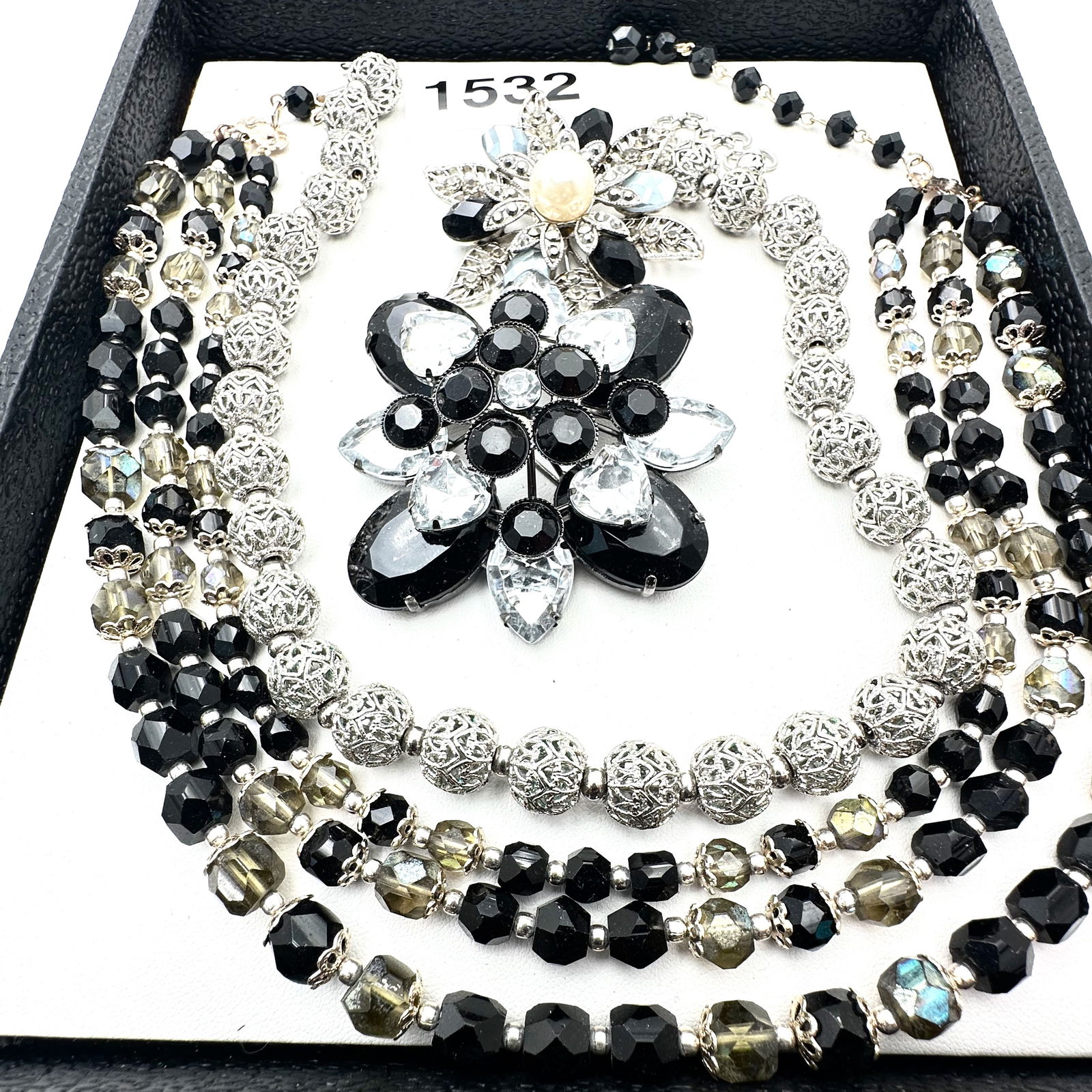 Vintage to Modern Group Lot Collection of Jewelry: Vintage to Modern Group Lot Collection of Jewelry