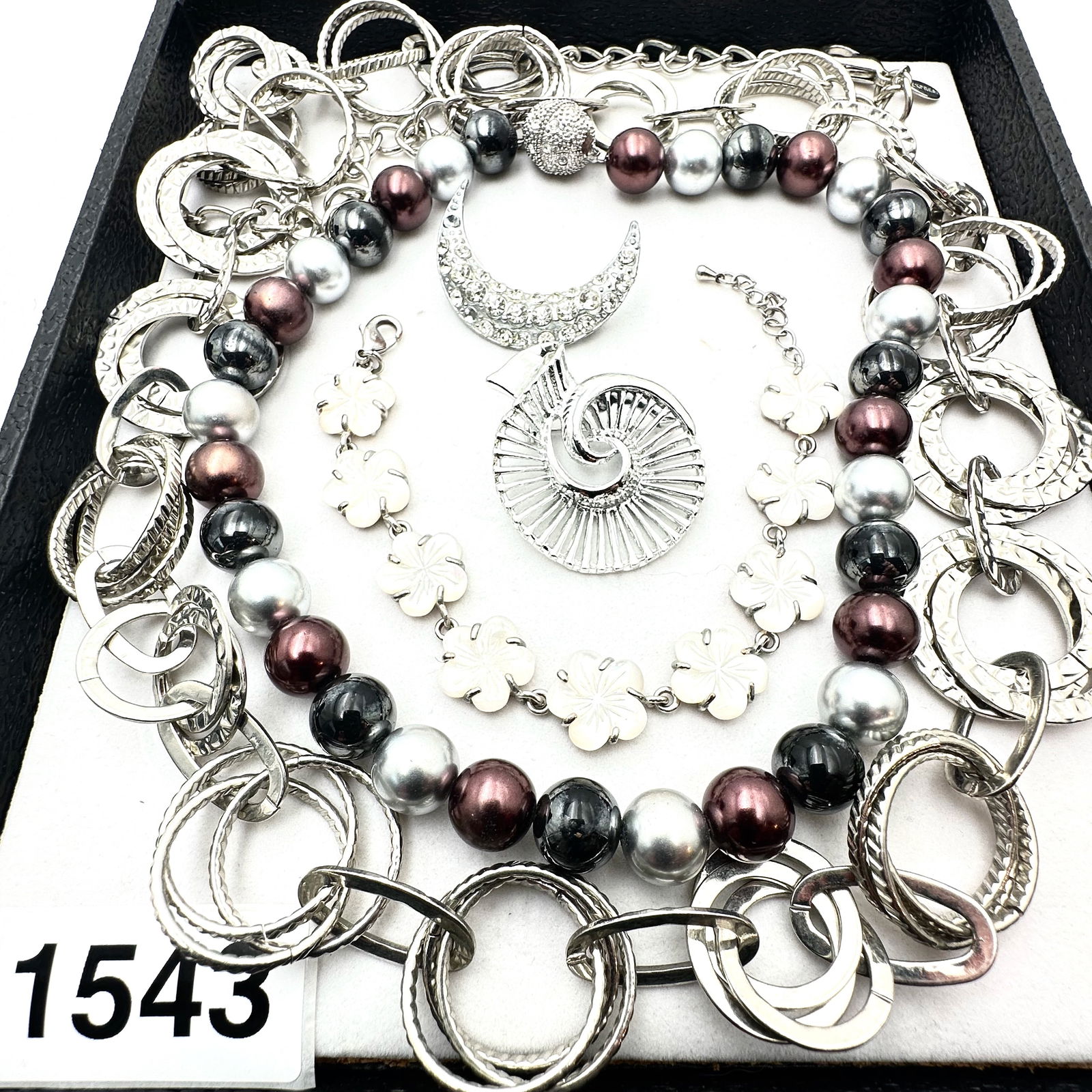 Vintage to Modern Group Lot Collection of Jewelry: Vintage to Modern Group Lot Collection of Jewelry