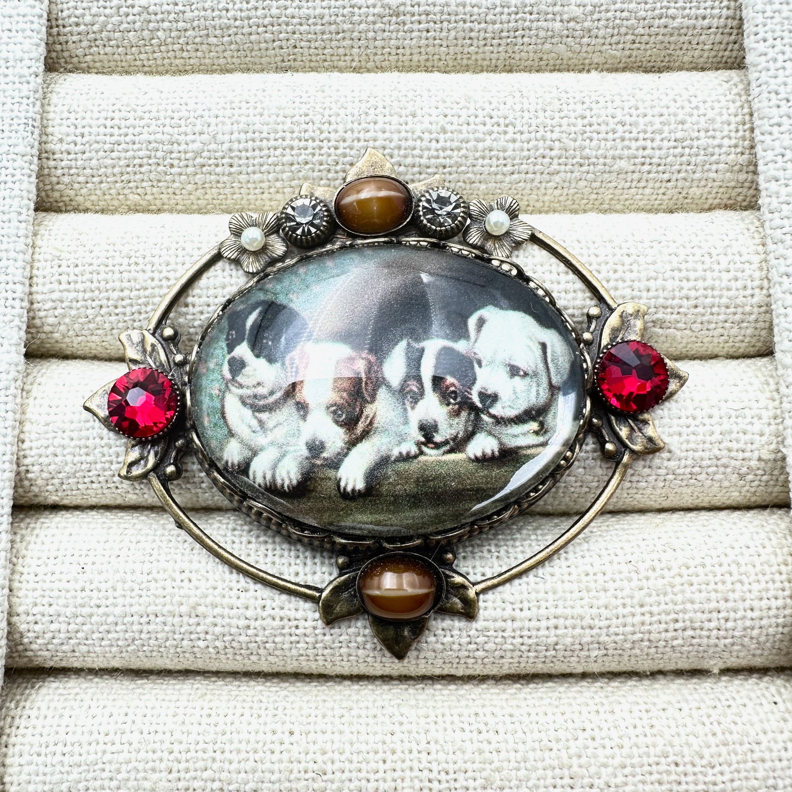 Vintage Sweet Romance Puppies Portrait Antiqued Gold Tone Brooch Pin 2.5 Inch: Vintage Sweet Romance Puppies Portrait Antiqued Gold Tone Brooch Pin 2.5 Inch