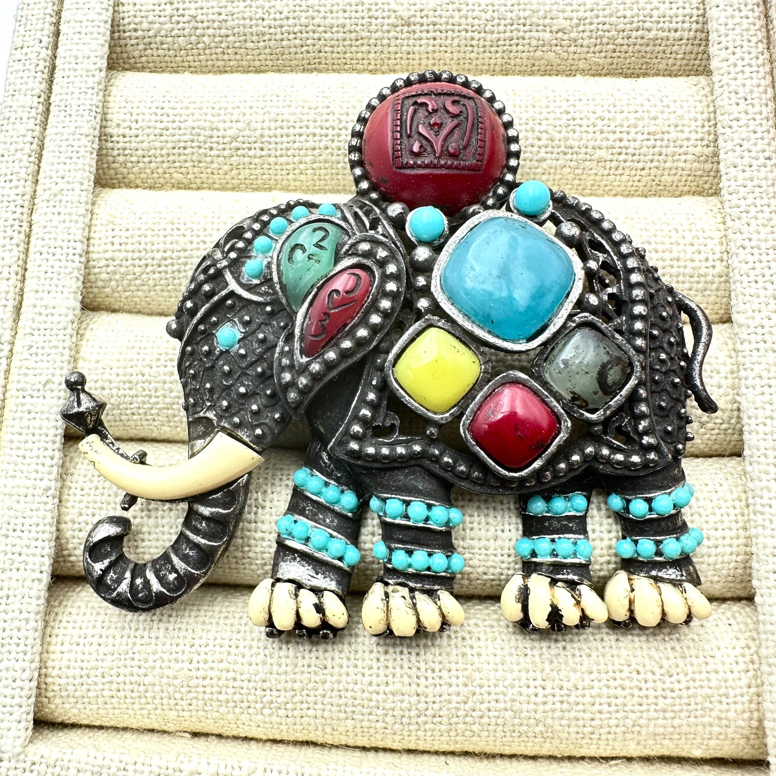Vintage Unsigned Hattie Carnegie Multicolor Large Elephant Pendant Silver Tone 3 Inch (1 of 2)