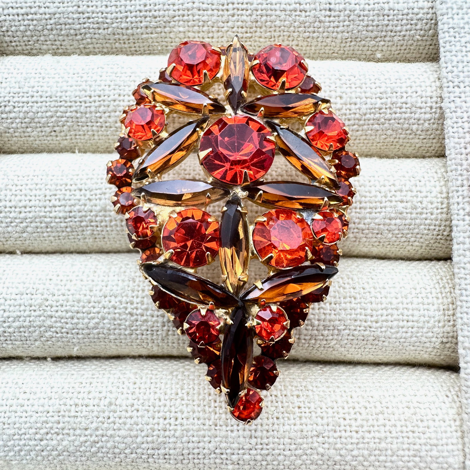 Vintage Juliana Brown Orange Glass Rhinestone Brooch Pin Pendant 2.25 Inch: Vintage Juliana Brown Orange Glass Rhinestone Brooch Pin Pendant 2.25 Inch