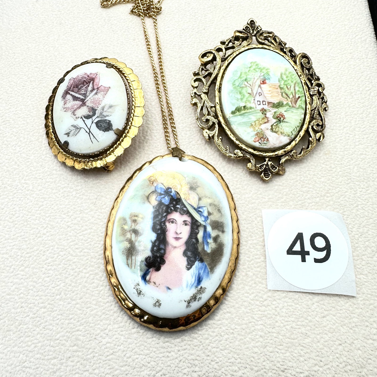 Vintage Jewelry Group Lot Portrait Pendant Necklace Brooches Pins (1 of 2)