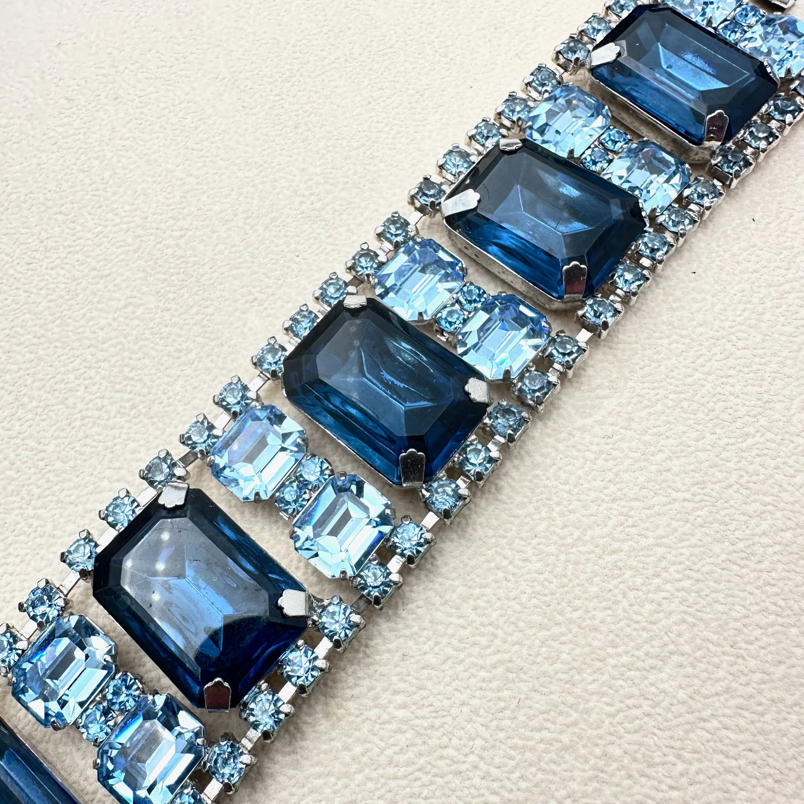 Vintage Stunning Light and Dark Blue Glass Rhinestone Wide Silver Tone Bracelet 7 Inch: Vintage Stunning Light and Dark Blue Glass Rhinestone Wide Silver Tone Bracelet 7 Inch