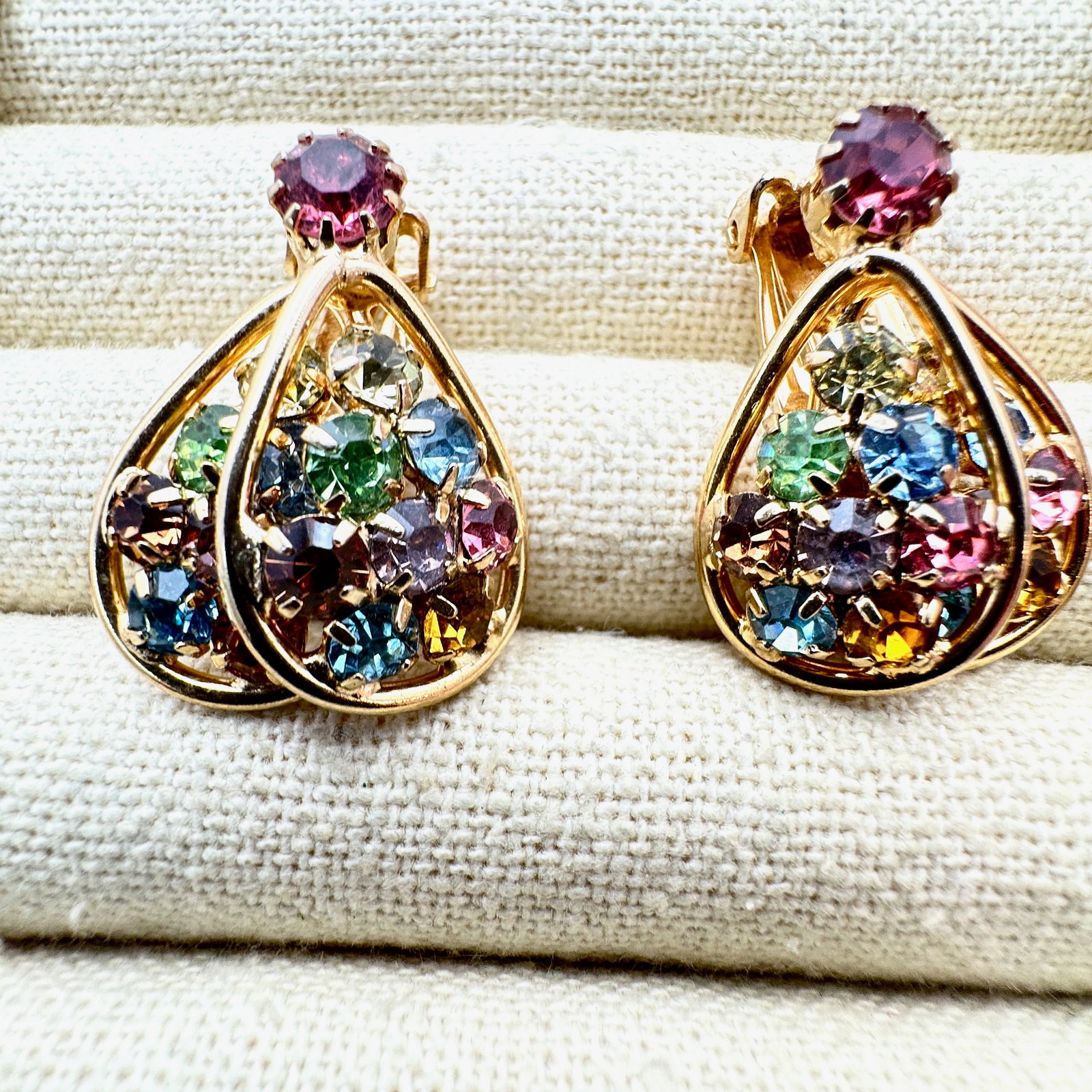 Vintage Judy Lee Pastel Glass Rhinestone Gold Tone Clip Earrings (1 of 2)