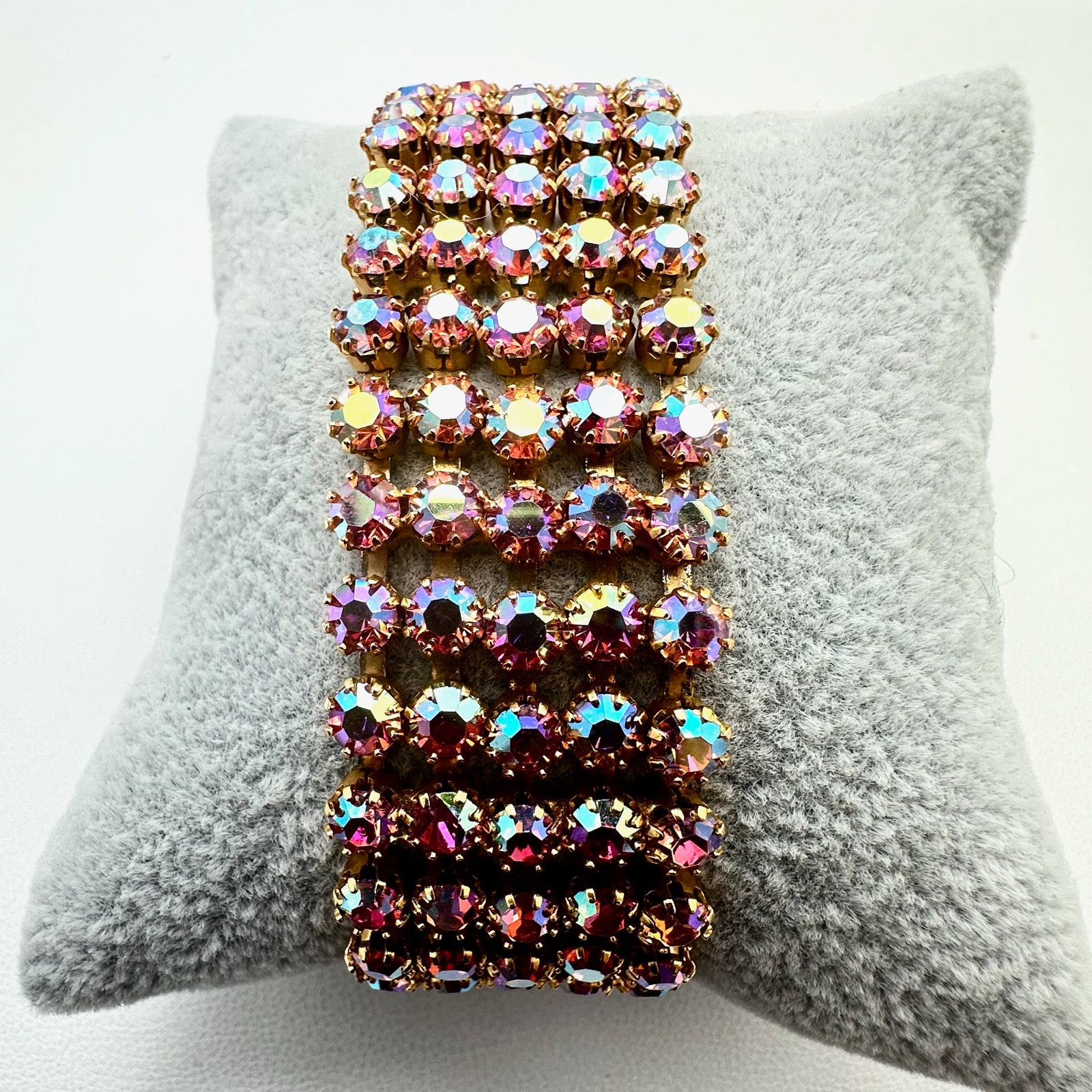 Vintage Unsigned Designer Pink Aurora Borealis Glass Rhinestone Gold Tone Bracelet 7 Inch (1 of 3)