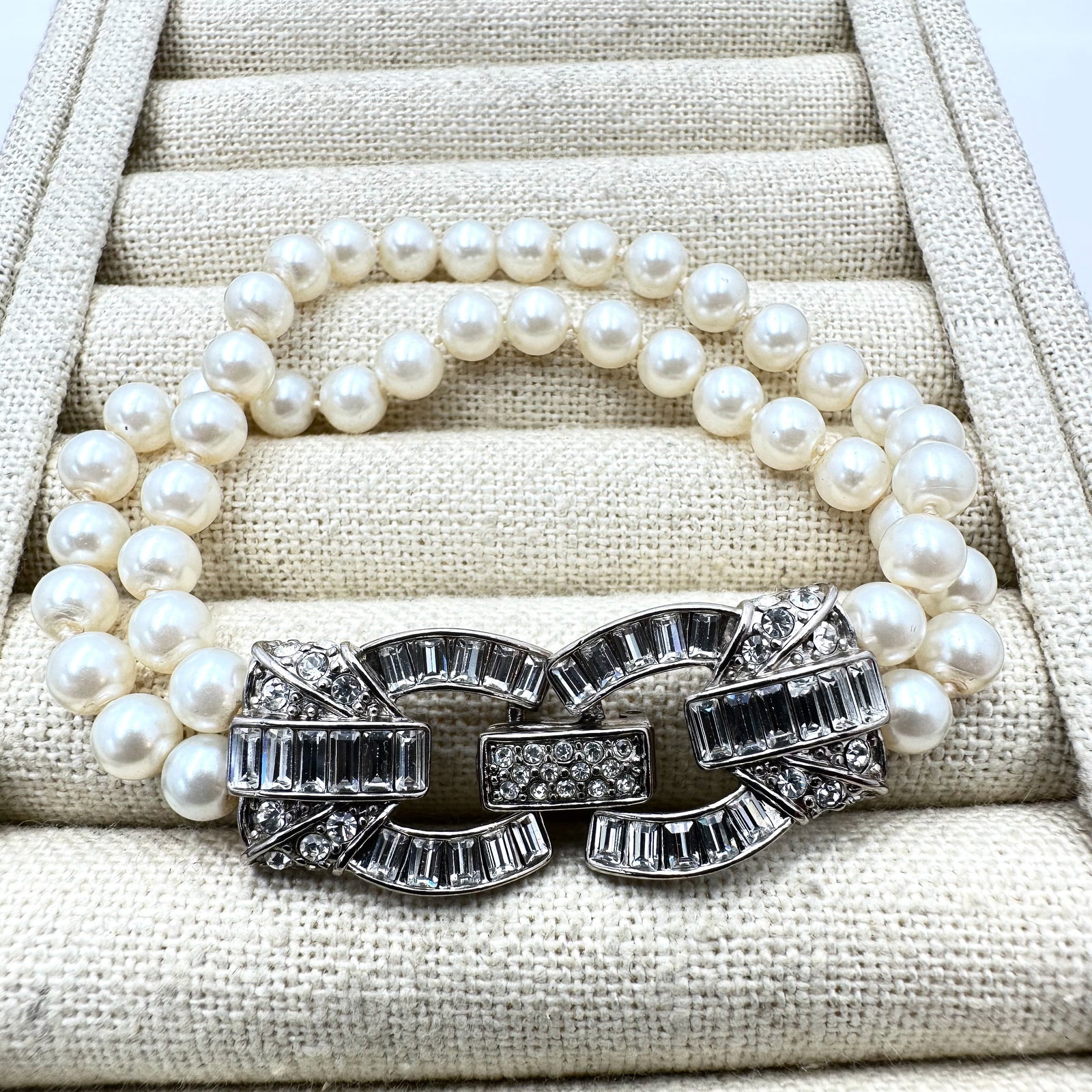 Vintage Carolee Clear Rhinestone Clasp Faux Pearl Bracelet Silver Tone 7 Inch (1 of 2)