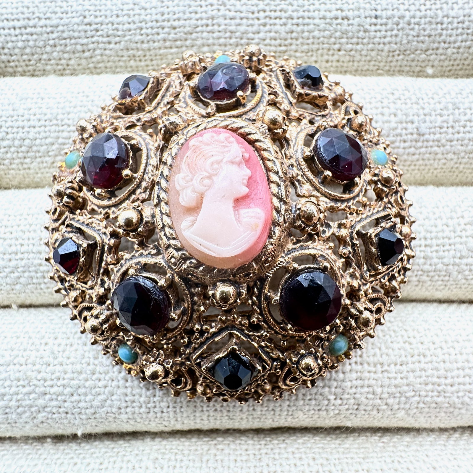 Vintage Florenza Cameo Red Rhinestone Gold tone Brooch Pin 2 Inch (1 of 2)