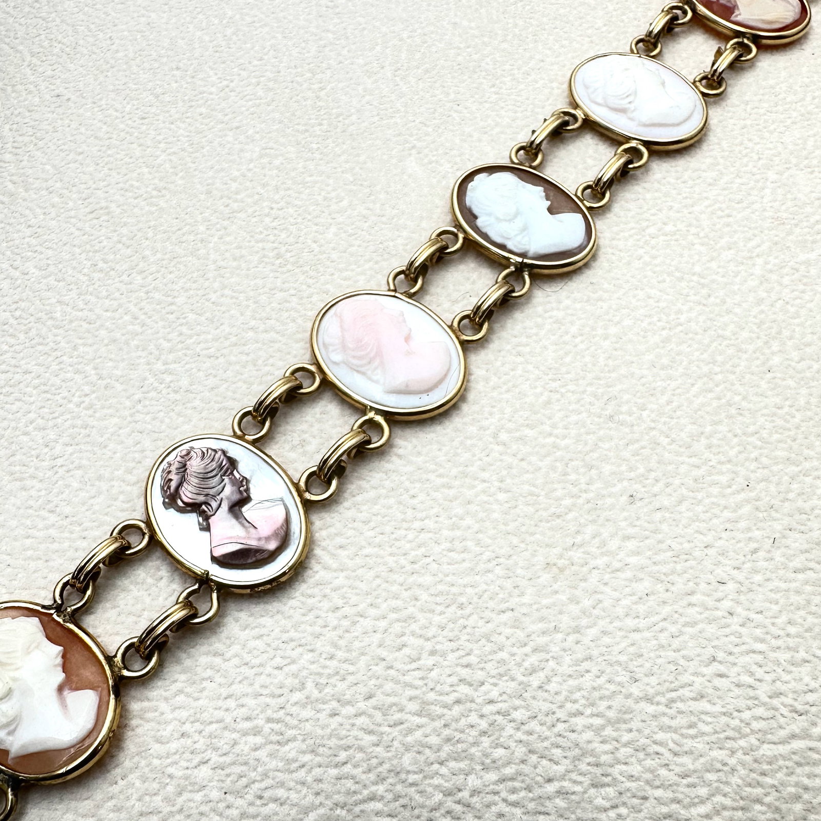 Vintage Cameo Bracelet Gold Filled Carved Shell Cameos 7.5 Inch (1 of 3)