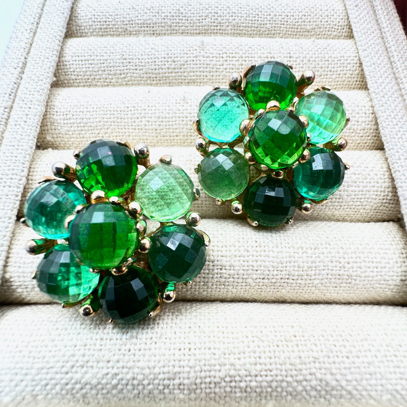 Vintage Juliana Earrings Green Art Glass Globe Stones Gold Tone Clips: Vintage Juliana Earrings Green Art Glass Globe Stones Gold Tone Clips