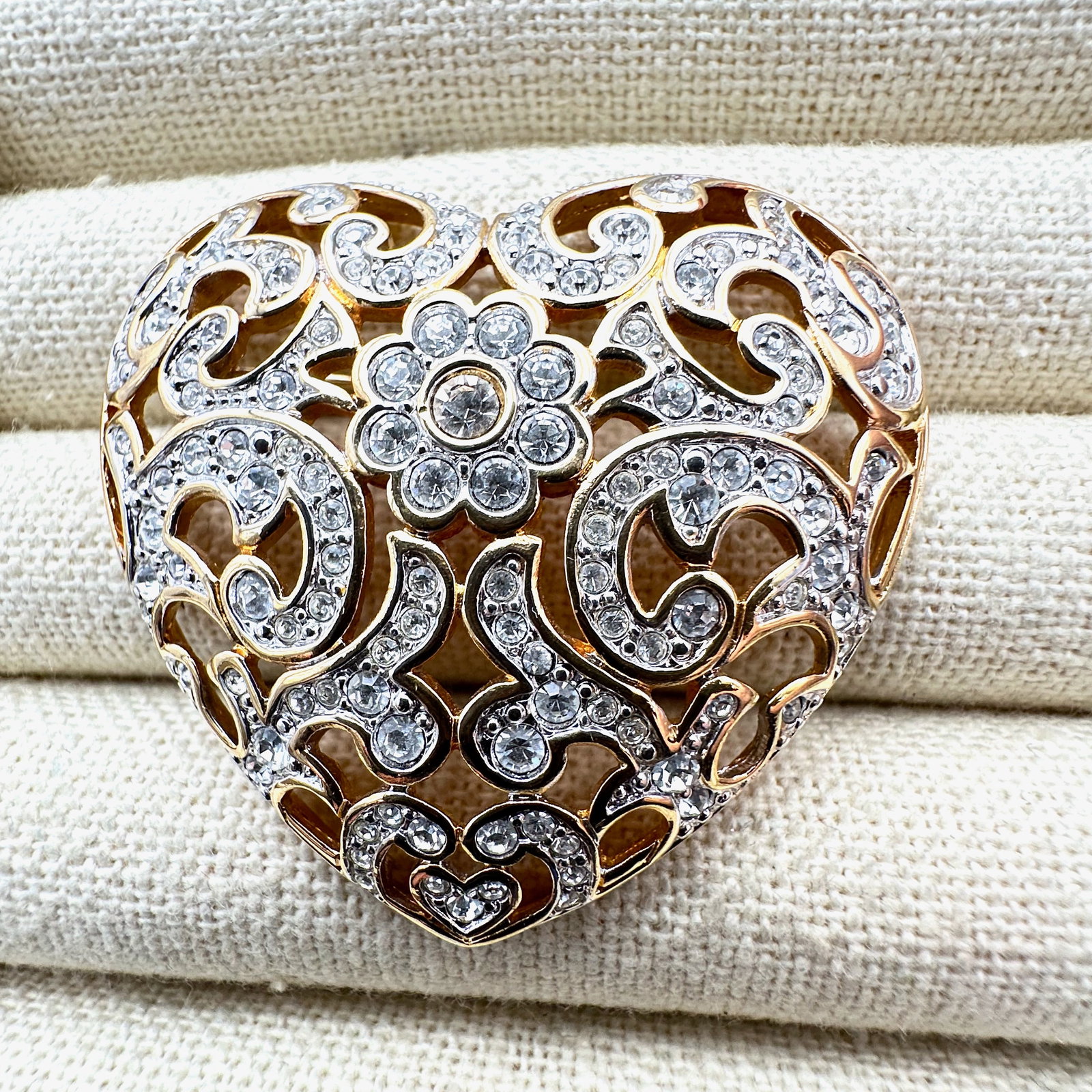 Vintage Swarovski Swan Hallmark Clear Crystal heart Brooch Pin 2 Inch: Vintage Swarovski Swan Hallmark Clear Crystal heart Brooch Pin 2 Inch