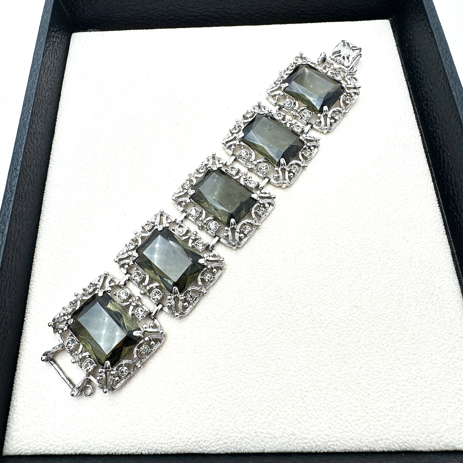 Vintage Sarah Coventry Midnight Dark Grey Rhinestone Silver Tone Bracelet 7.5 Inch (1 of 2)