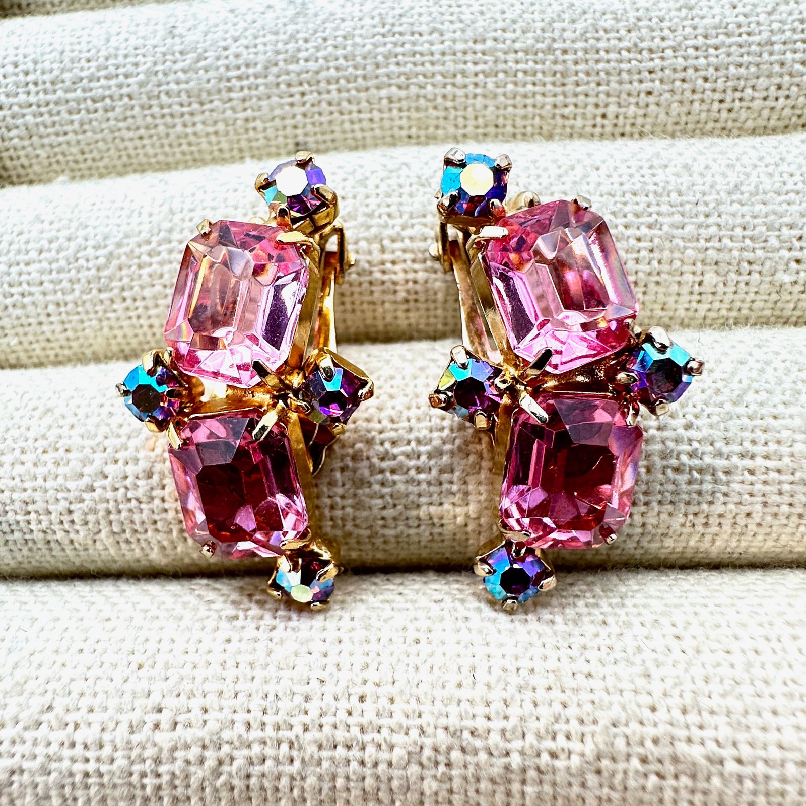 Vintage Pink Glass Rhinestone Gold Tone Clip Earrings 1 Inch: Vintage Pink Glass Rhinestone Gold Tone Clip Earrings 1 Inch