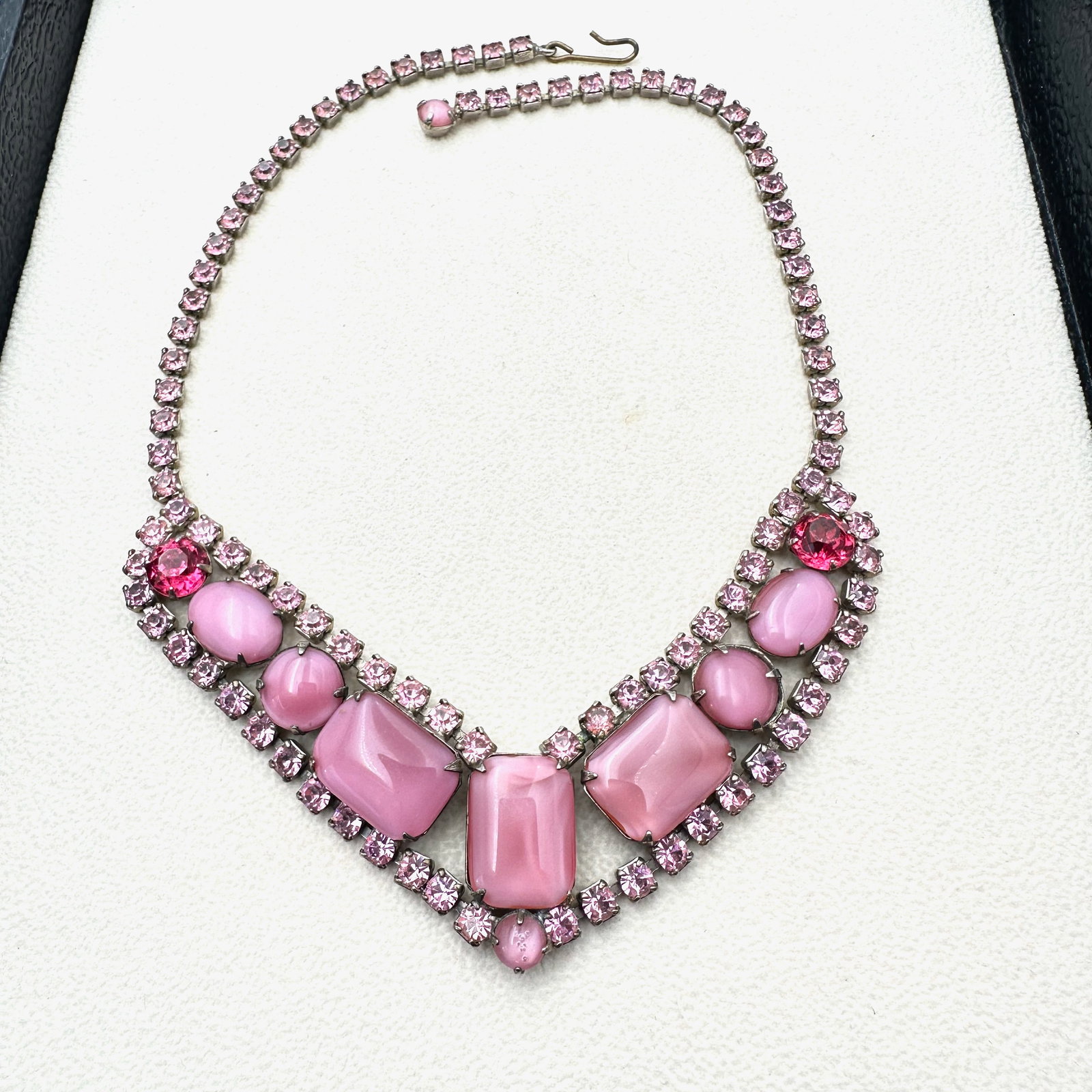 Vintage Pink Cats Eye Glass Rhinestone Gold Tone Necklace 16 Inch: Vintage Pink Cats Eye Glass Rhinestone Gold Tone Necklace 16 Inch