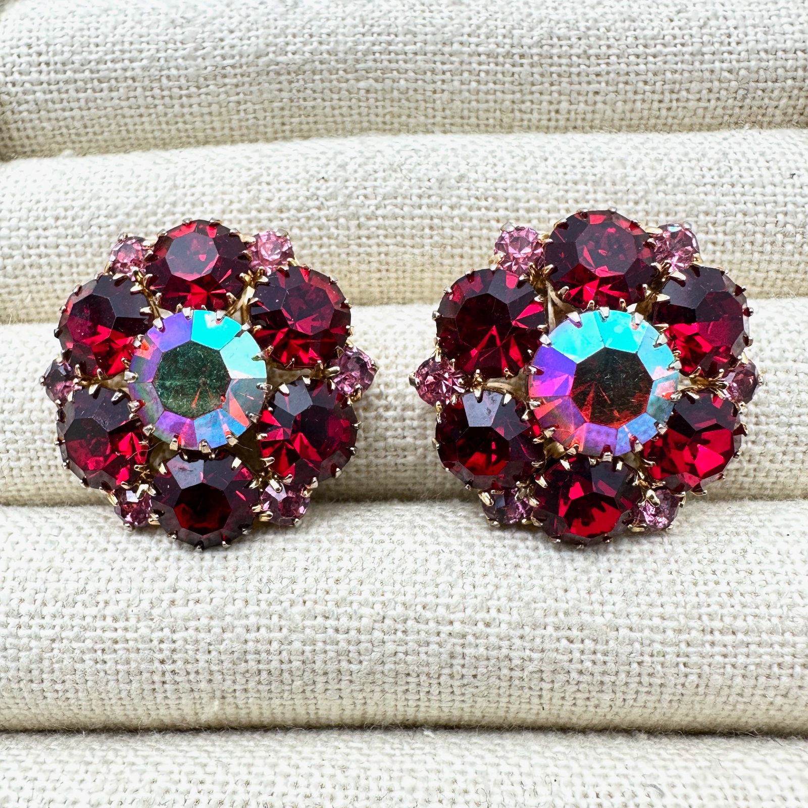 Vintage Pink and Red Glass Rhinestone Gold Tone Clip Earrings 1.25 Inch: Vintage Pink and Red Glass Rhinestone Gold Tone Clip Earrings 1.25 Inch