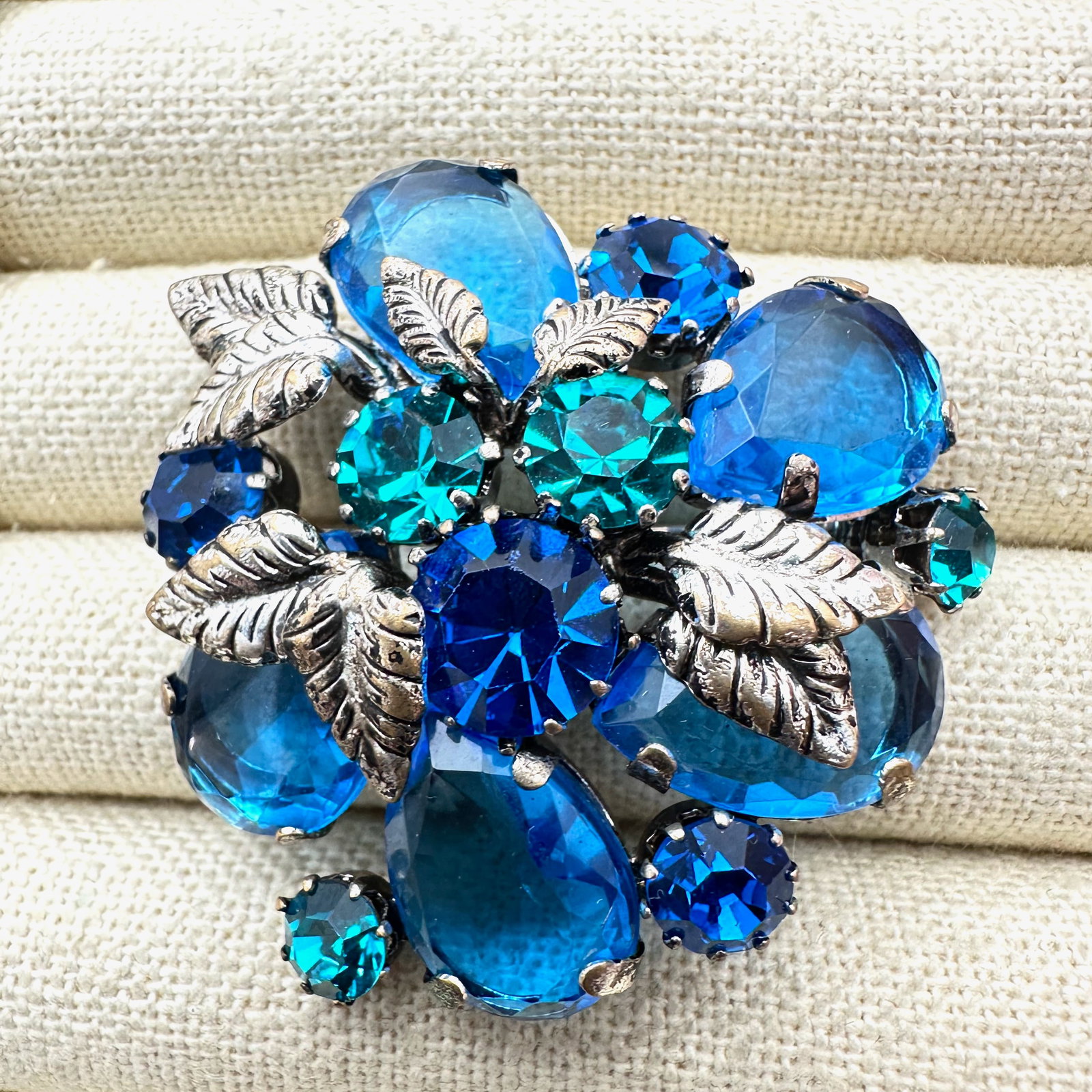 Vintage Blue Glass Rhinestone Silver Tone Brooch Pin 2 Inch Vibrant Colors: Vintage Blue Glass Rhinestone Silver Tone Brooch Pin 2 Inch Vibrant Colors