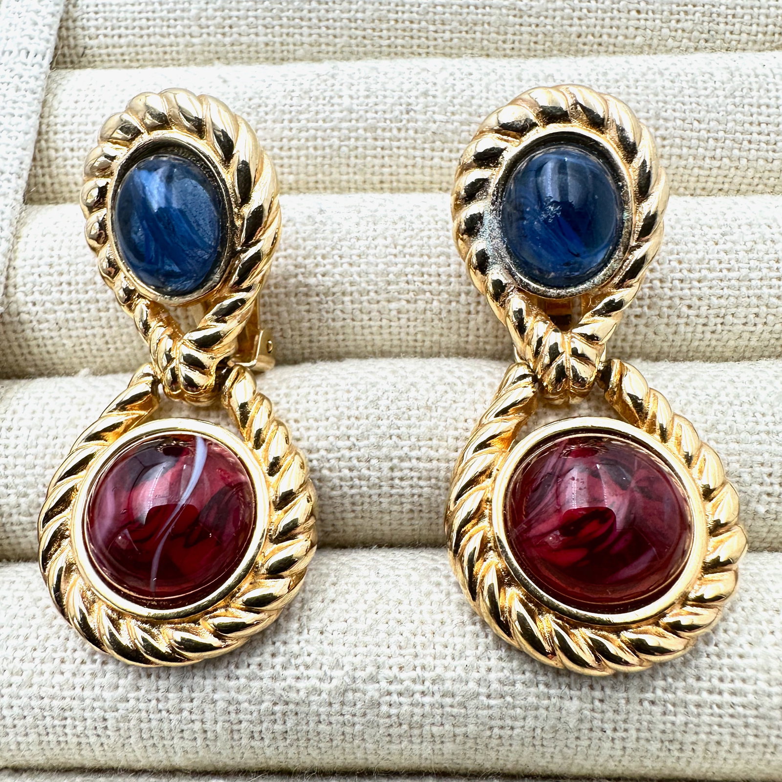 Vintage Unsigned Givenchy? Gripoix Glass Gold Tone Clip Earrings 1.75 Inch (1 of 2)