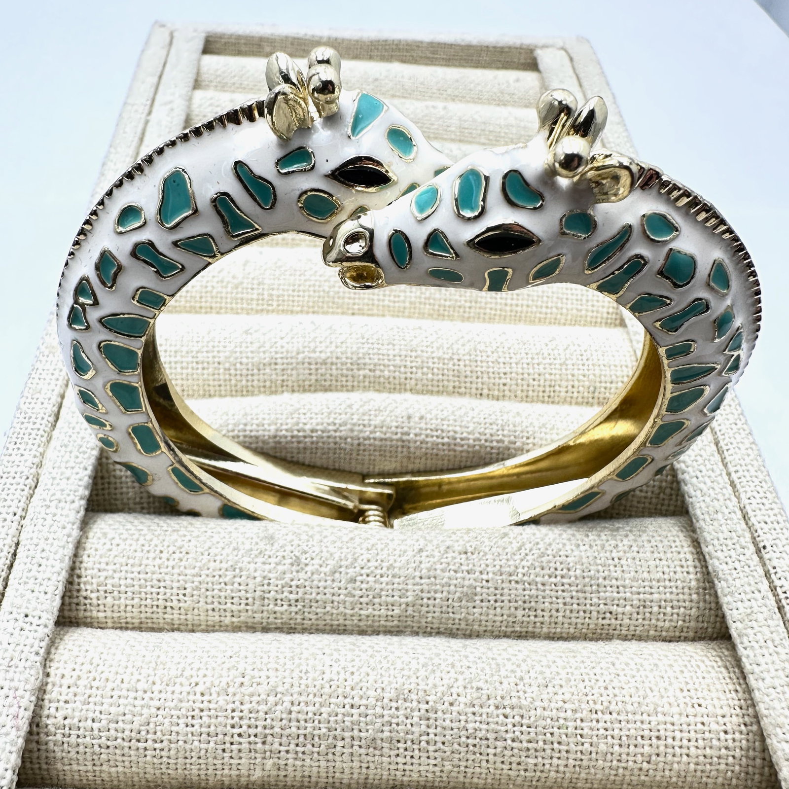 Vintage Green And Off White Enamel Gold Tone Giraffe Bracelet Adjustable Size: Vintage Green And Off White Enamel Gold Tone Giraffe Bracelet Adjustable Size