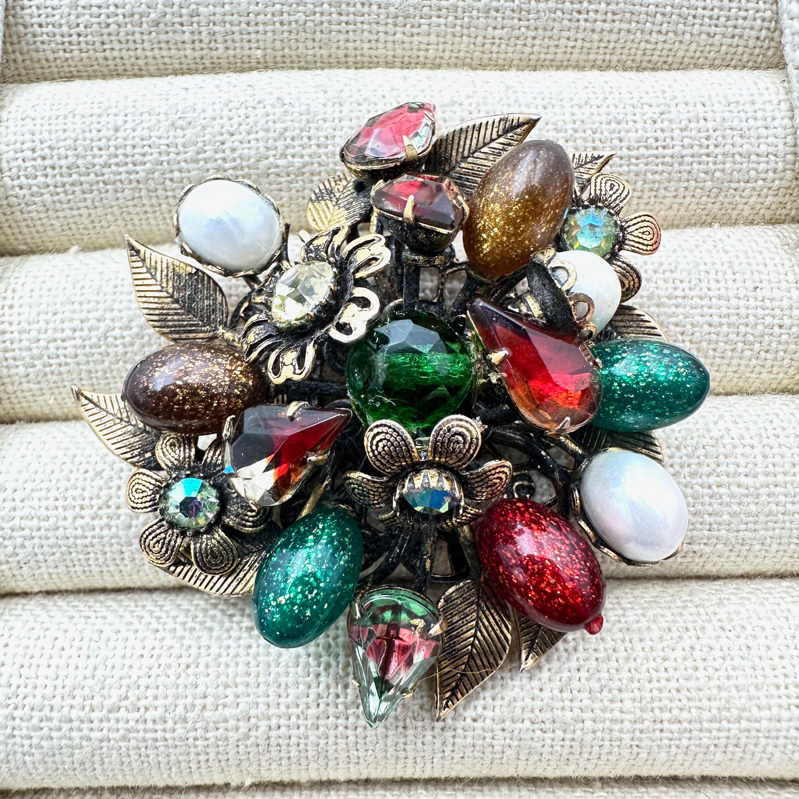 Vintage Unsigned Designer Red Green Amber Rhinestone and Art Glass Gold Tone Brooch Pin 2.25 Inch (1 of 2)