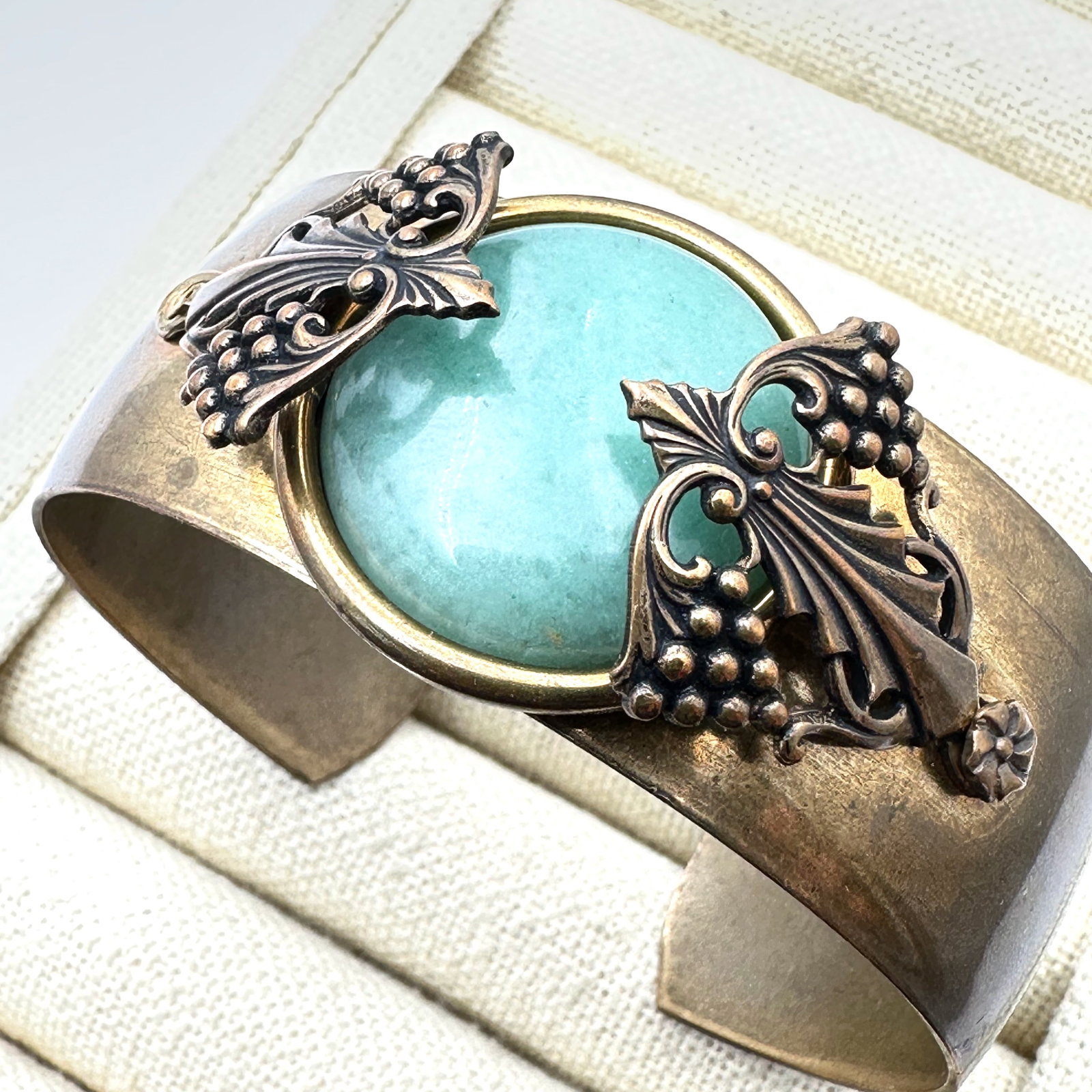 Artisan Jan Michaels San Francisco Green Gemstone Bronze Tone Cuff Bracelet (1 of 2)