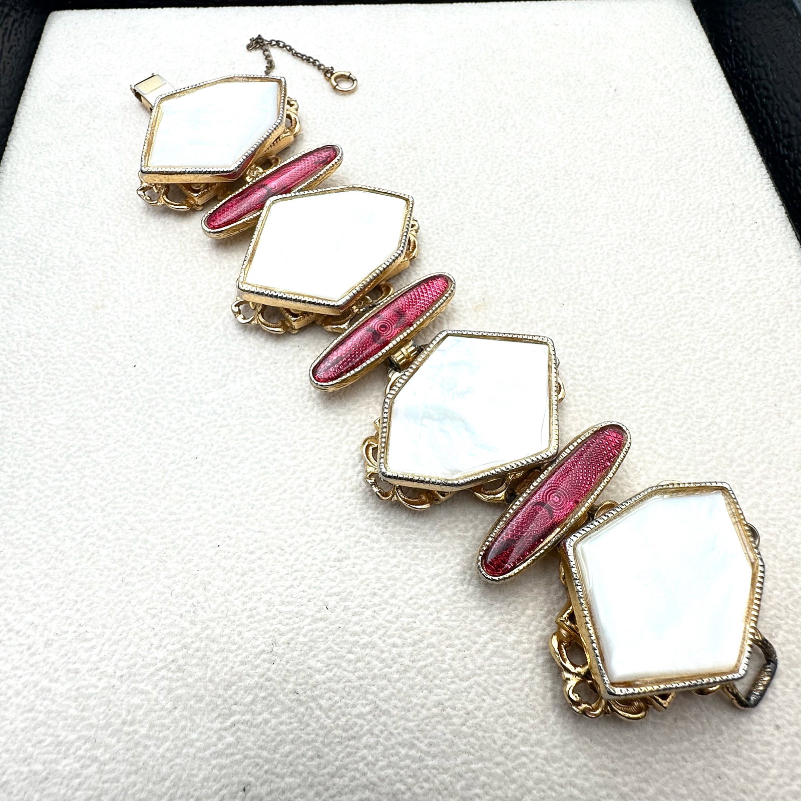 Vintage Unusual Red Enamel White Pearl Ornate Gold Tone Bracelet Petite Size 6 Inch (1 of 2)