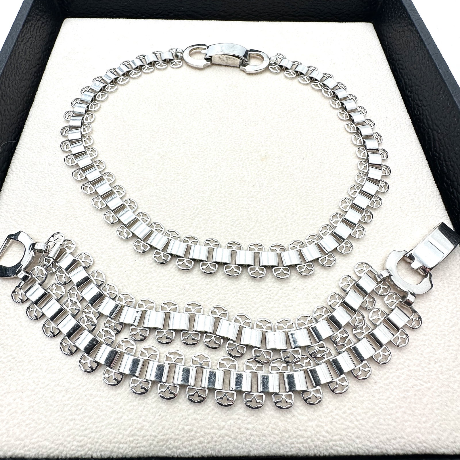 Vintage Sperry Silver Tone Book Chain 15 Inch Necklace and 7 Inch Bracelet Set (1 of 2)