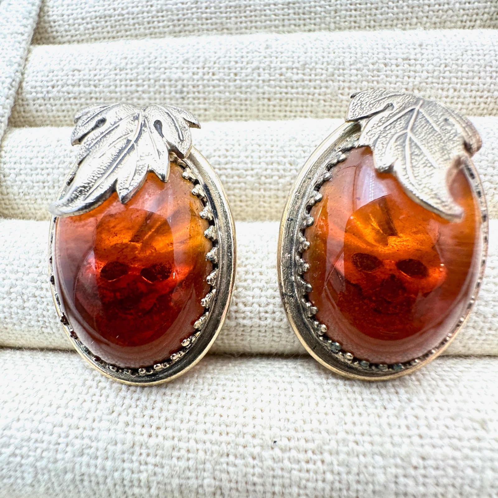 Vintage Whiting and Davis Amber Glass Cabochon Gold Tone Clip Earrings 1.25 Inch: Vintage Whiting and Davis Amber Glass Cabochon Gold Tone Clip Earrings 1.25 Inch