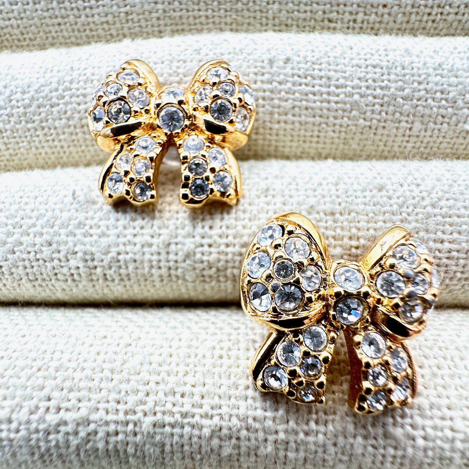 Vintage Swarovski Swan Hallmark Clear Crystal Gold Plated Bow Pierced Earrings 3/4 Inch (1 of 2)