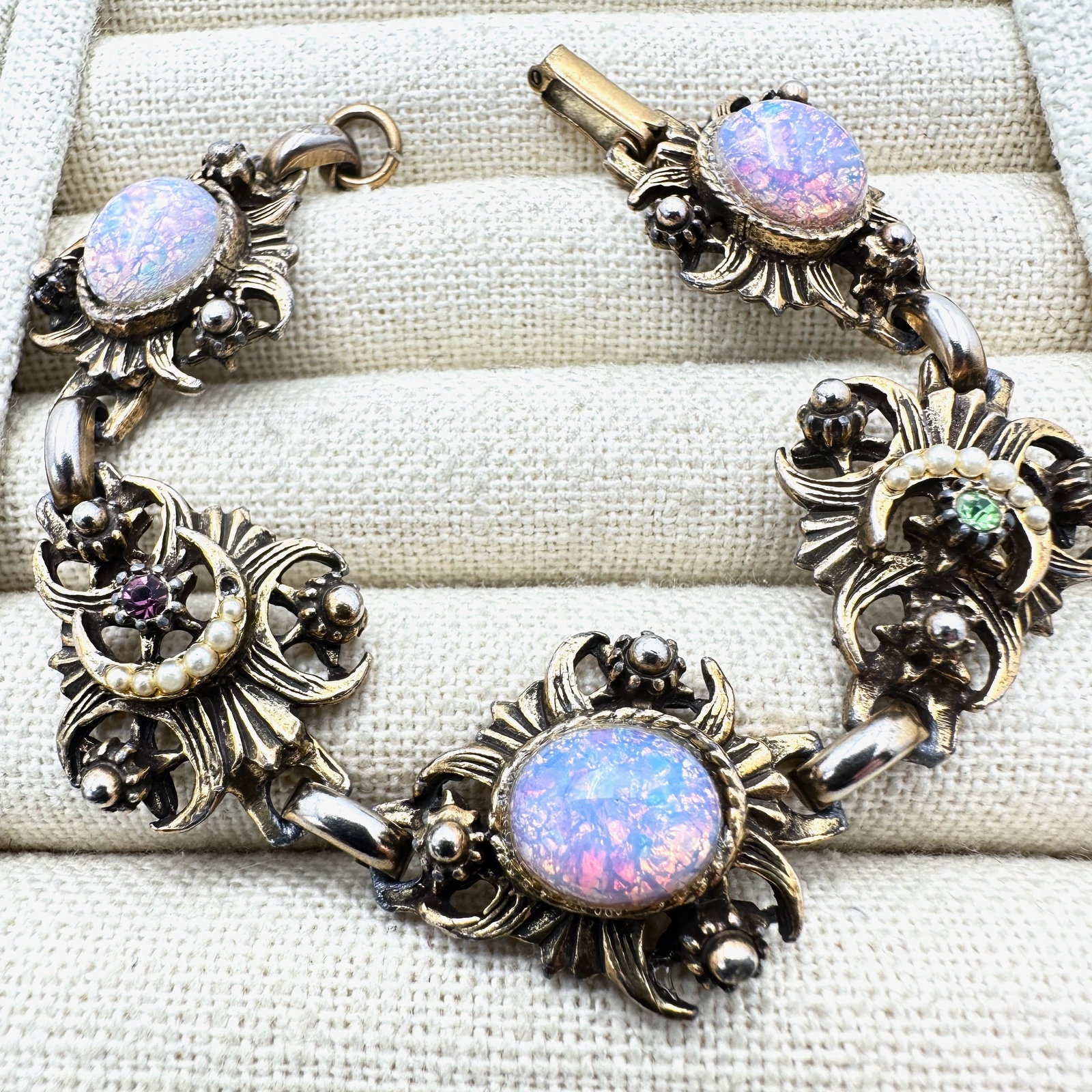 Vintage Dragons Breath Glass Cabochon Antiqued Gold Tone Bracelet 7 Inch: Vintage Dragons Breath Glass Cabochon Antiqued Gold Tone Bracelet 7 Inch