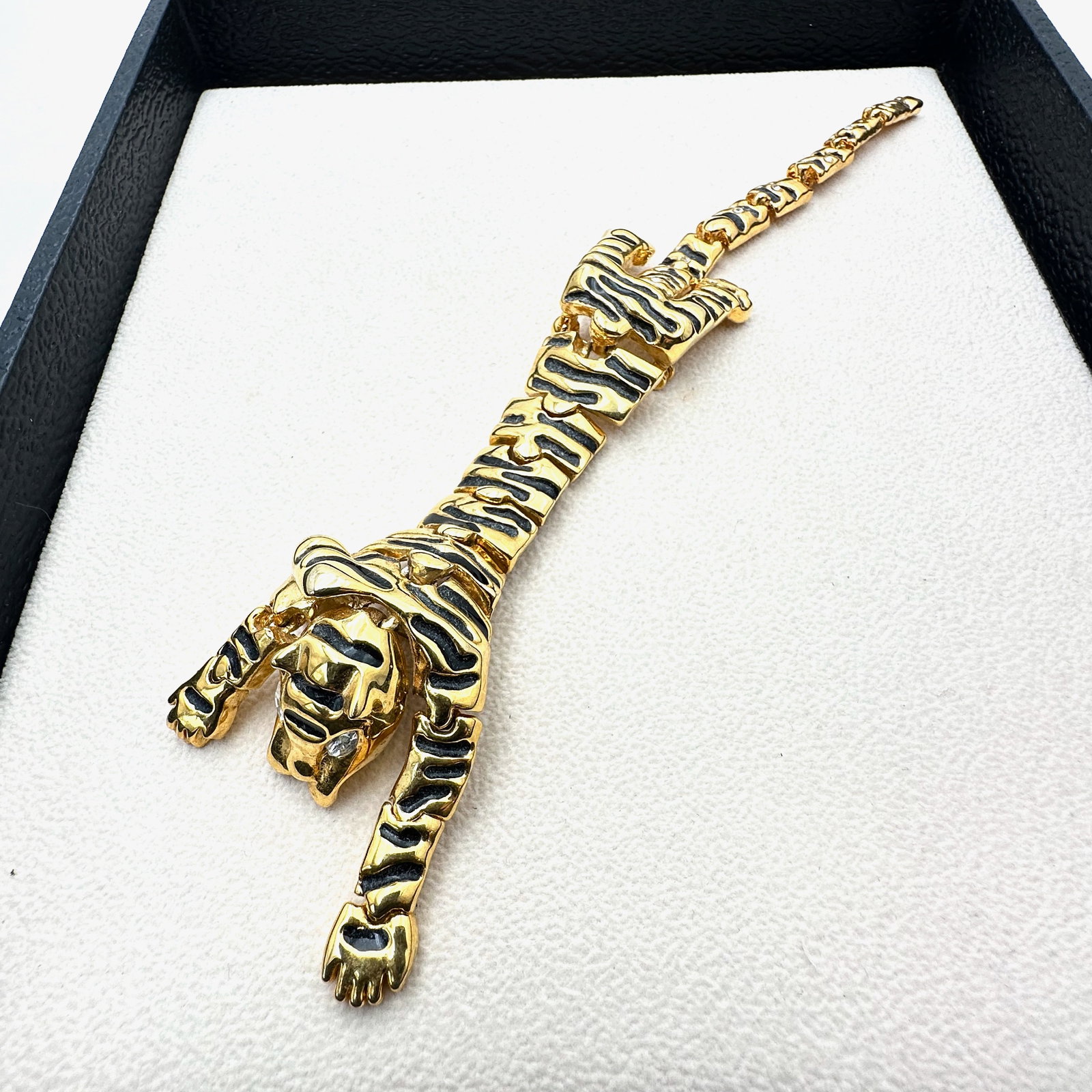 Vintage 1980s Era Black Enamel Gold Tone Lion Tiger Big Cat Shoulder Brooch Pin 7 Inch (1 of 2)