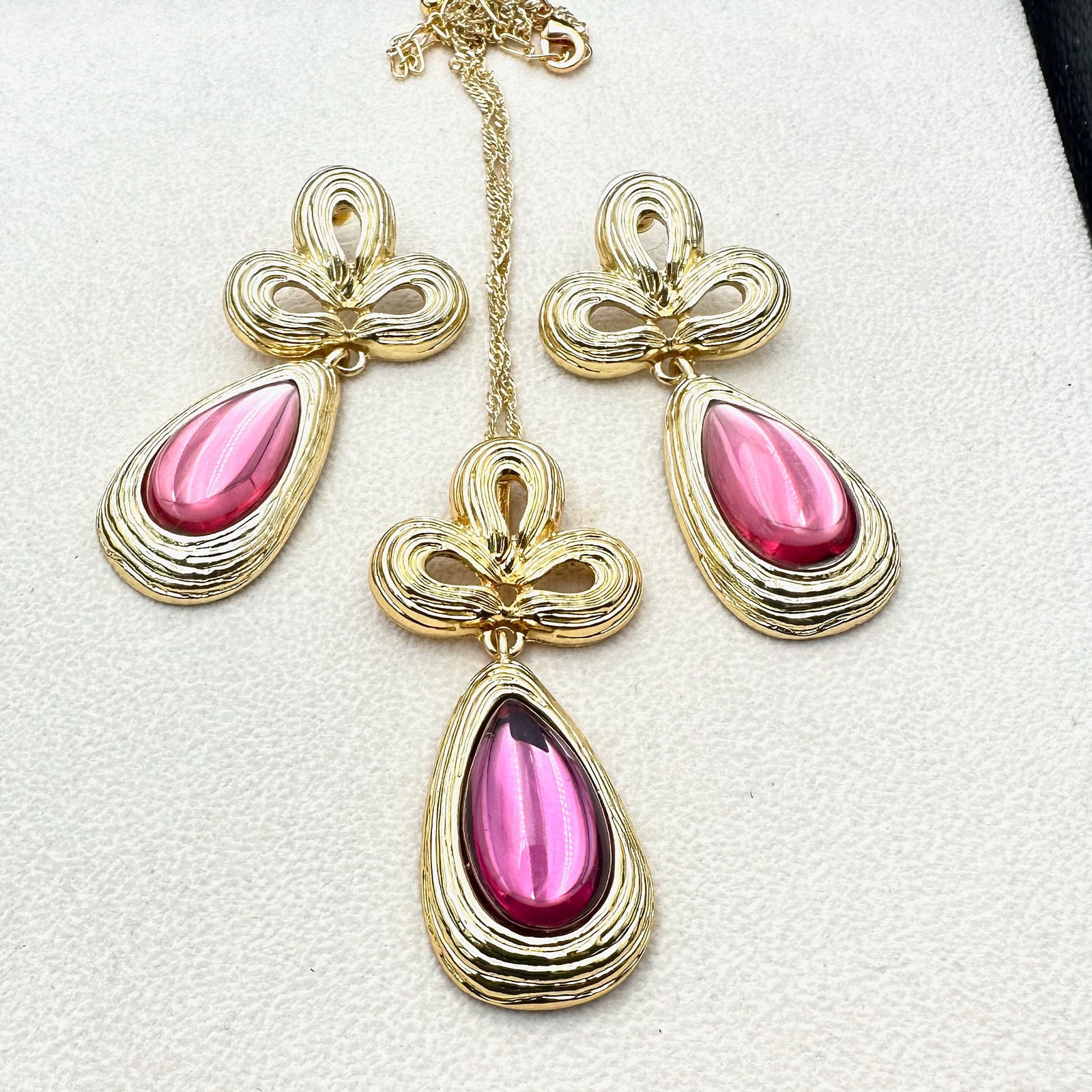 Purple Gold Tone Pendant 18 Inch Necklace and Pierced Chandelier 2 Inch Earrings Set (1 of 2)