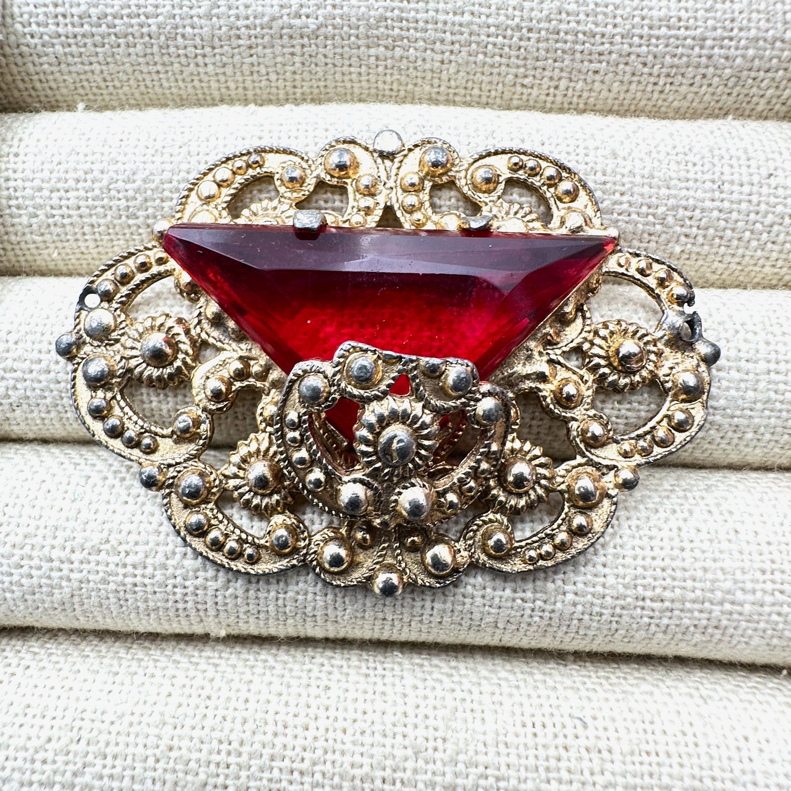 Vintage Antique Red Glass Stone Gold Tone Filigree Brooch Pin 2.5 Inch: Vintage Antique Red Glass Stone Gold Tone Filigree Brooch Pin 2.5 Inch