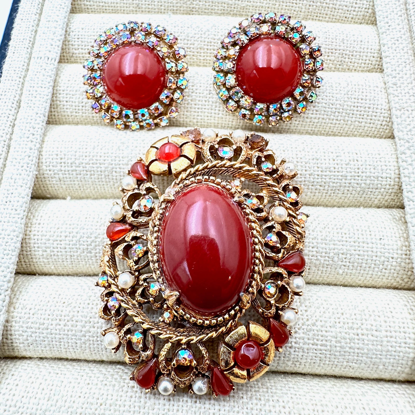 Vintage Florenza Deep Red Glass Rhinestone Gold Tone Brooch Pin and Clip Earrings Set (1 of 2)