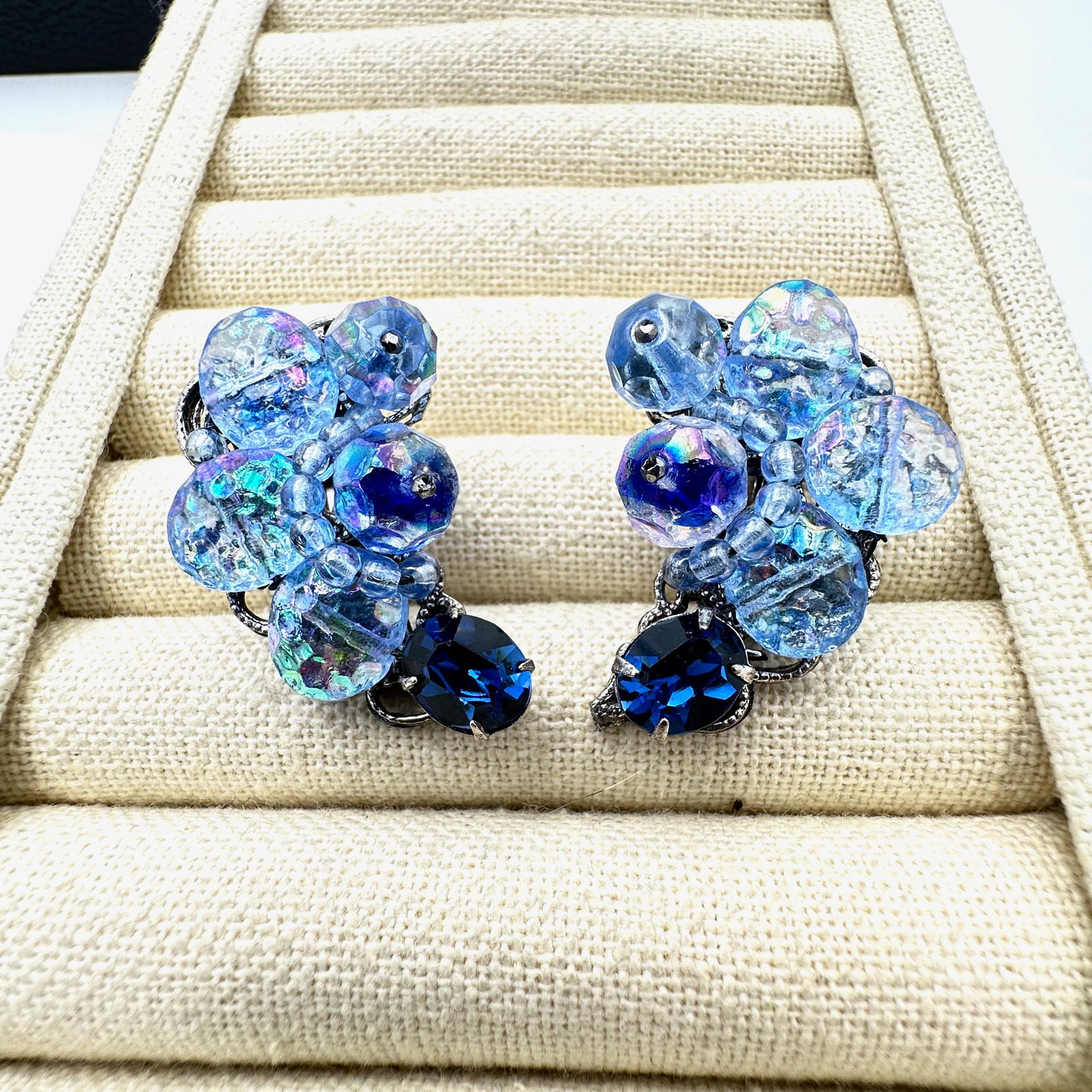 Vintage Robert Wired Glass Silver Tone Clip Earrings (1 of 2)