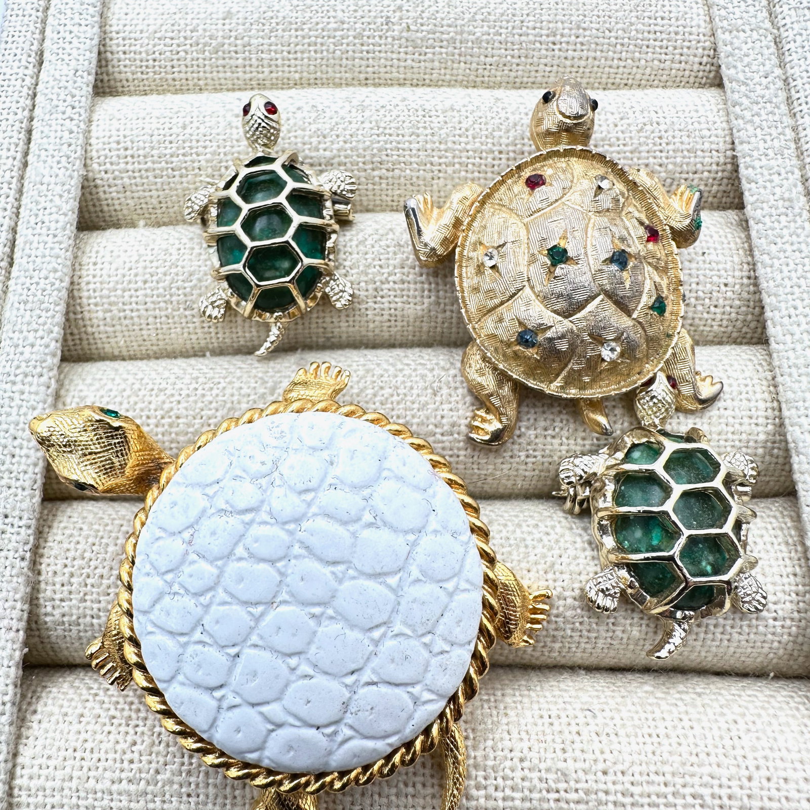 Vintage Jewelry Group Lot Figural Turtle Brooches Pins One Signed Polly Bergen (1 of 2)