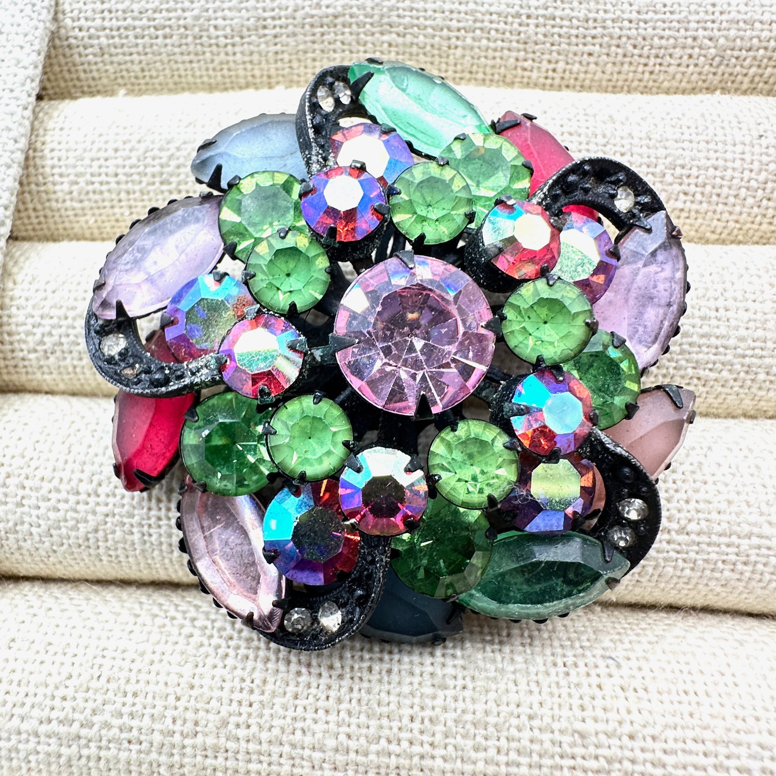 Vintage Unsigned Designer Multicolor Glass Rhinestone Black Japanned Metal Brooch Pin 2 Inch (1 of 2)