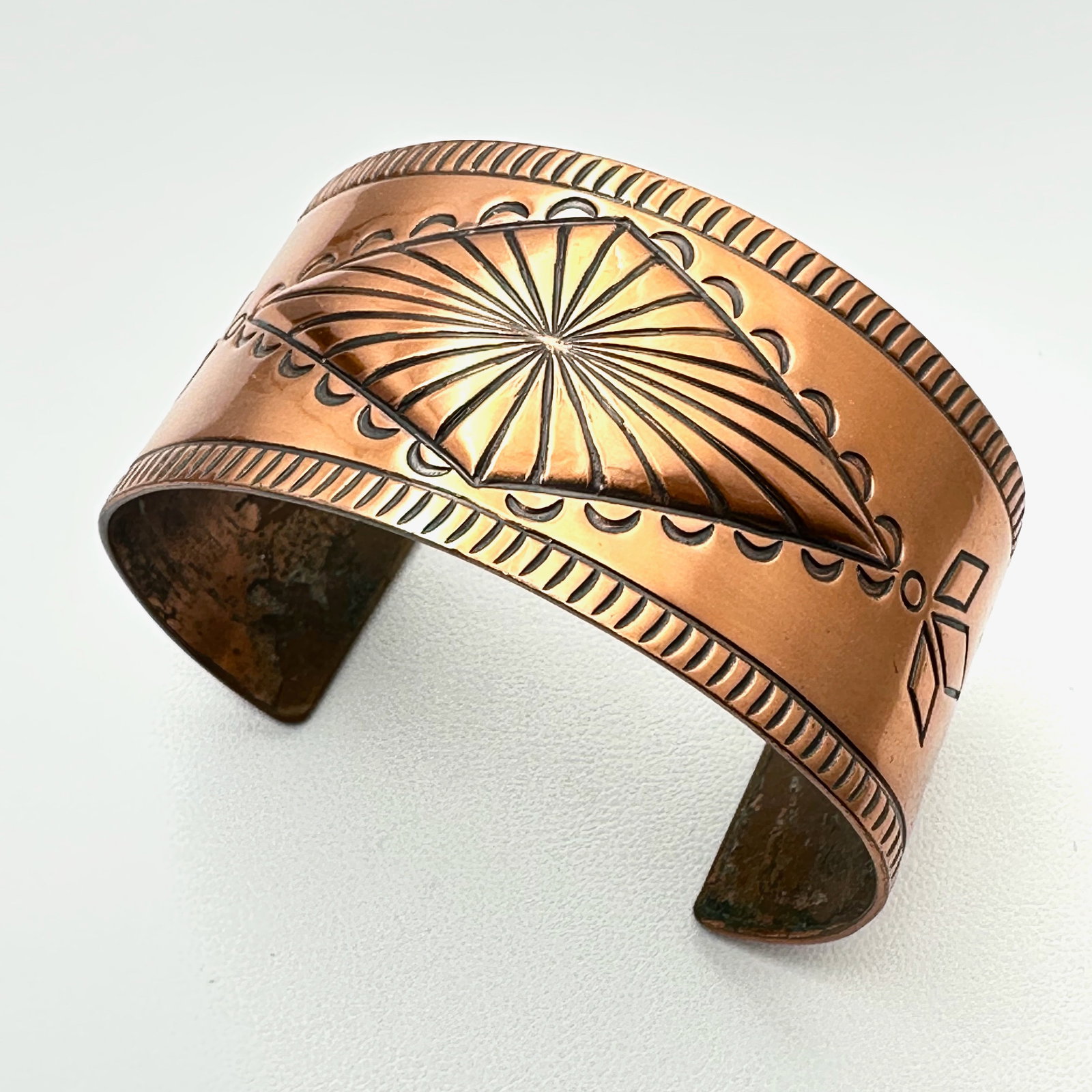 Vintage American Southwest Copper Wide Cuff Bracelet Adjustable Size (1 of 2)