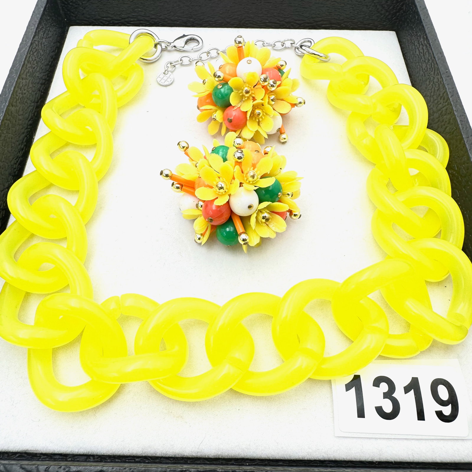 Vintage Multicolor Yellow Early Plastic Gold Tone Clip Earrings Yellow Lucite Wide Link Necklace 18 (1 of 2)
