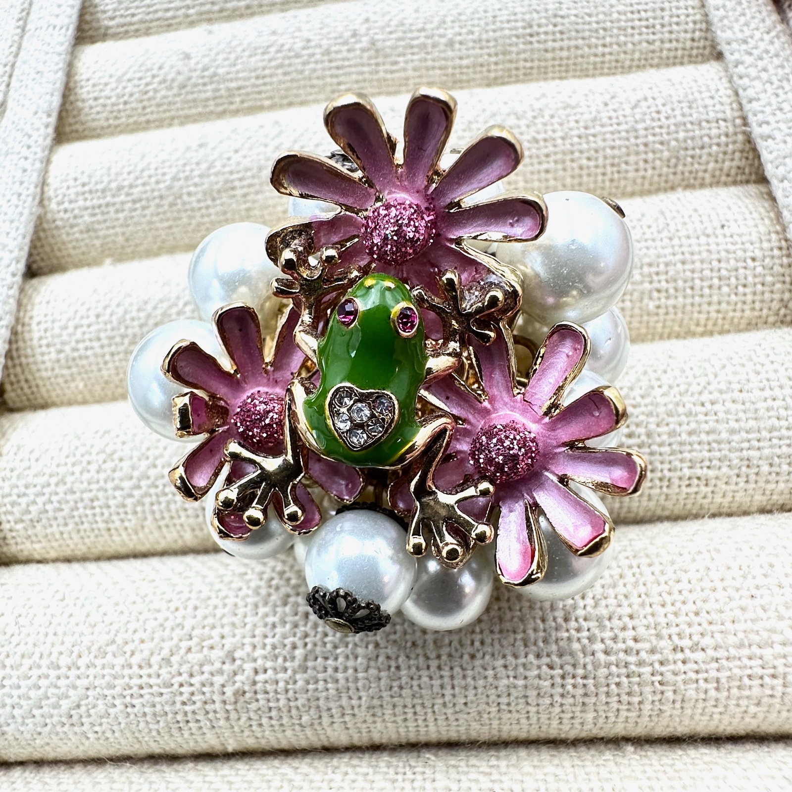 Vintage Retired Betsy Johnson Frog Pink Flowers Faux Pearl Gold Tone Stretch Ring (1 of 2)