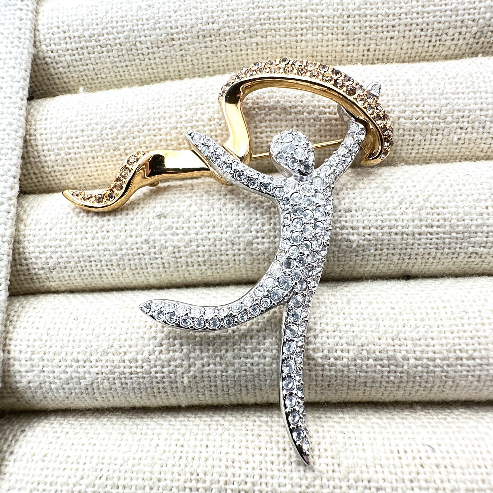 Year 2000 Joy Swarovski Swan Hallmark Crystal Brooch Pin 2 Inch: Year 2000 Joy Swarovski Swan Hallmark Crystal Brooch Pin 2 Inch