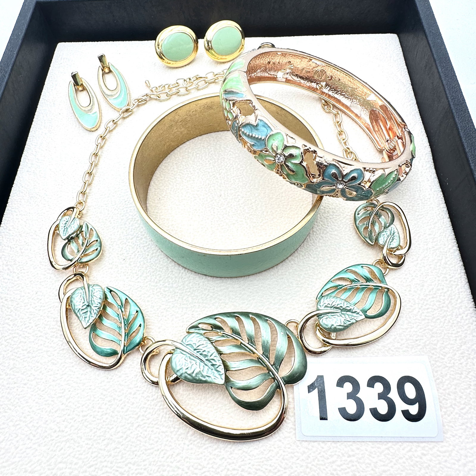Vintage Jewelry Group Lot Green Enamel Gold Tone Necklace Bracelets and Coordinating Earrings (1 of 2)