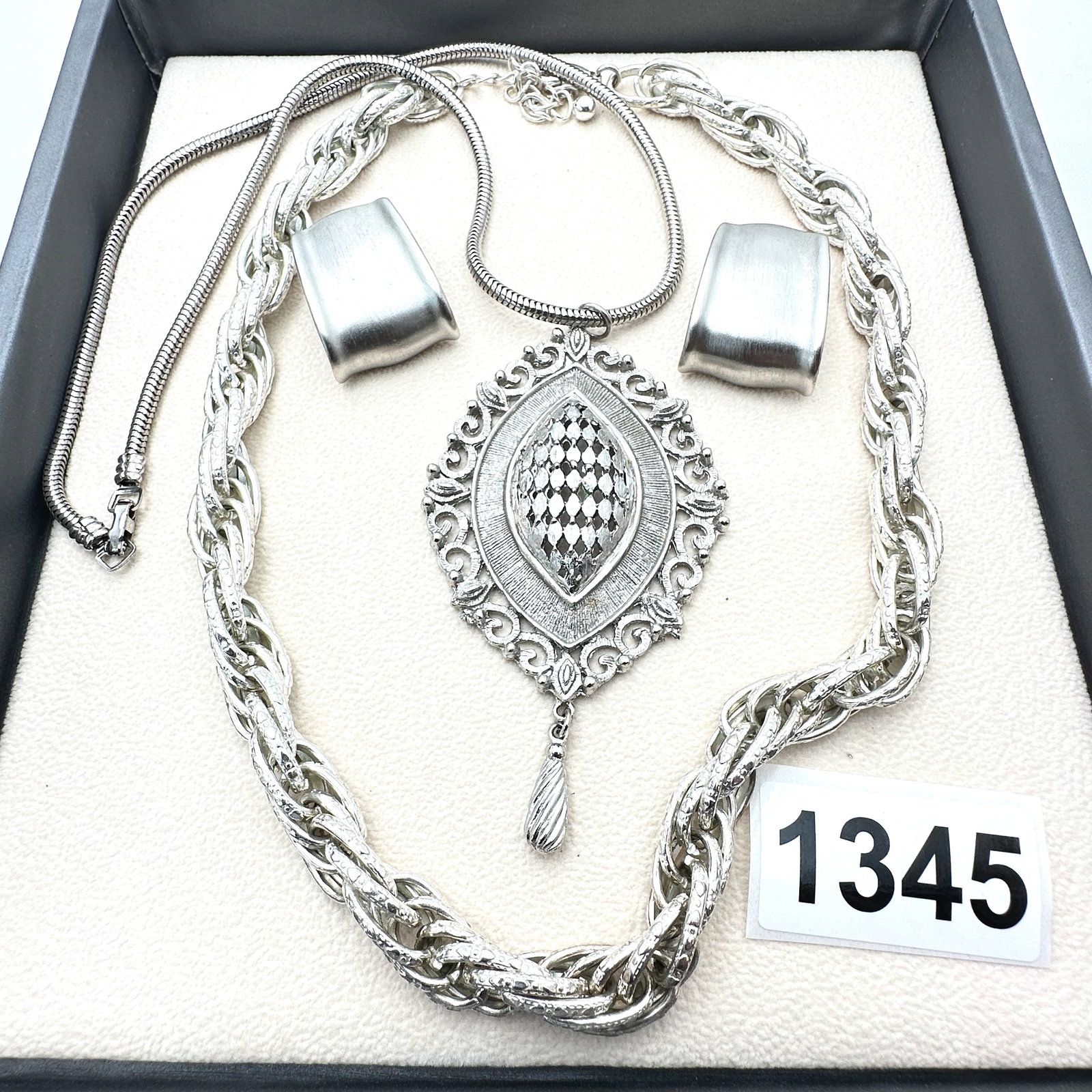 Vintage Jewelry Group Lot Retro Silver Tone Necklaces and Coordinating Pierced Earrings (1 of 2)