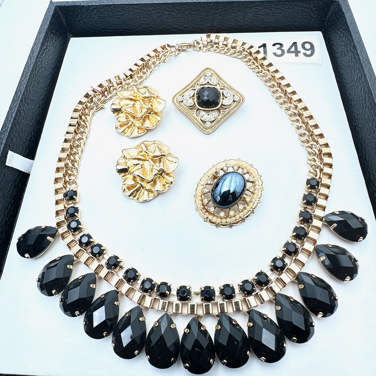 Vintage Jewelry Group Lot Black Crystal Gold Tone Necklace Gold Tone Shoe Clips Coordinating (1 of 2)