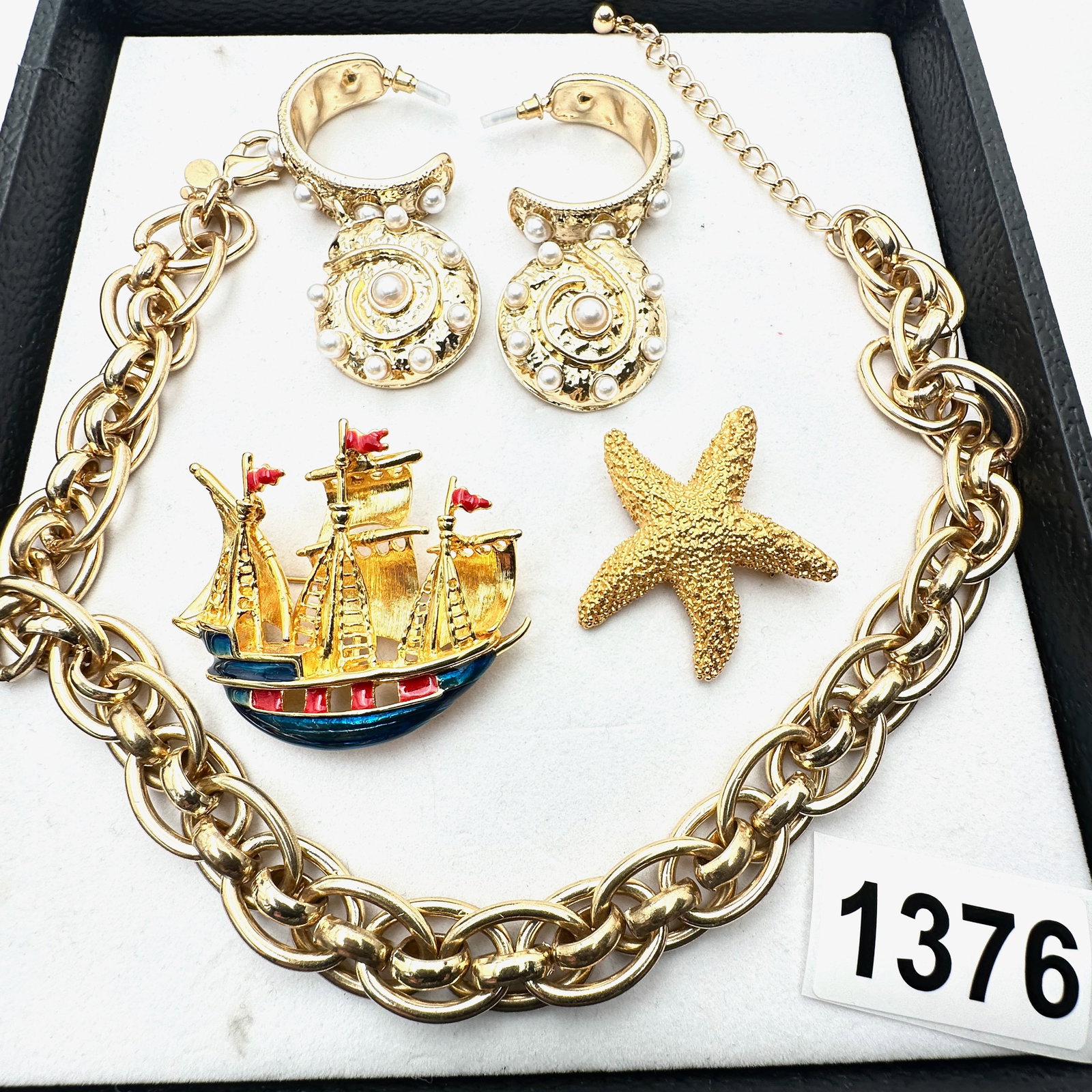 Vintage Jewelry Group Lot Sea and Beach Themed Brooches Earrings and Gold Tone Chain Necklace (1 of 2)