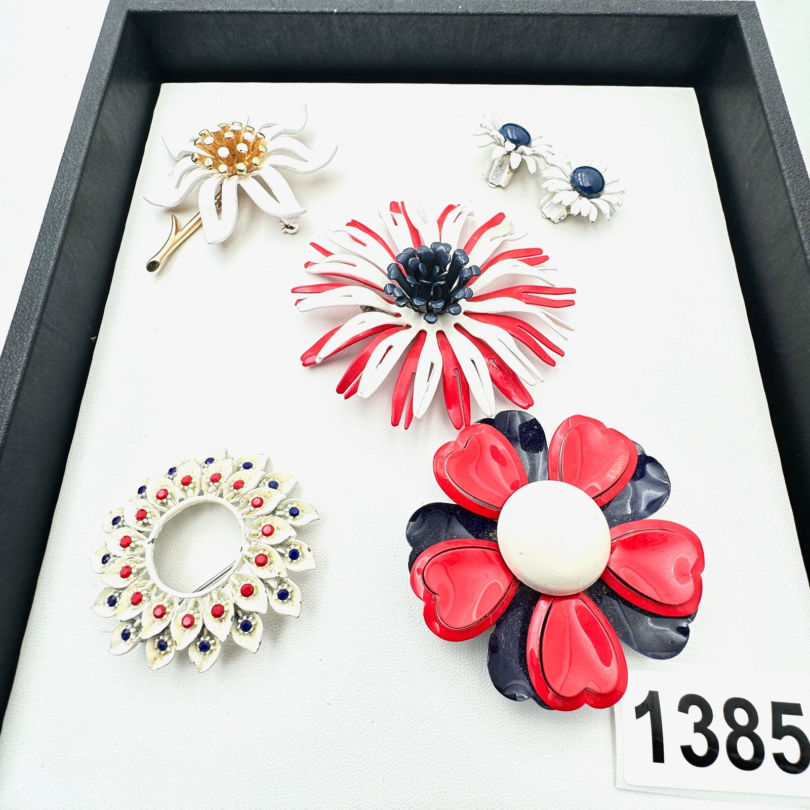 Vintage Jewelry Group Lot Red White and Blue Retro Enamel Brooches Pins (1 of 2)