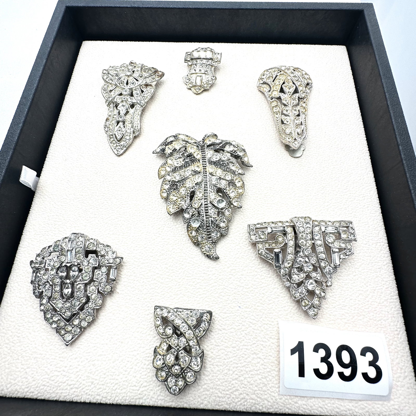 Vintage Jewelry Group Lot Silver Pot Metal Fur and Dress Clips (1 of 2)