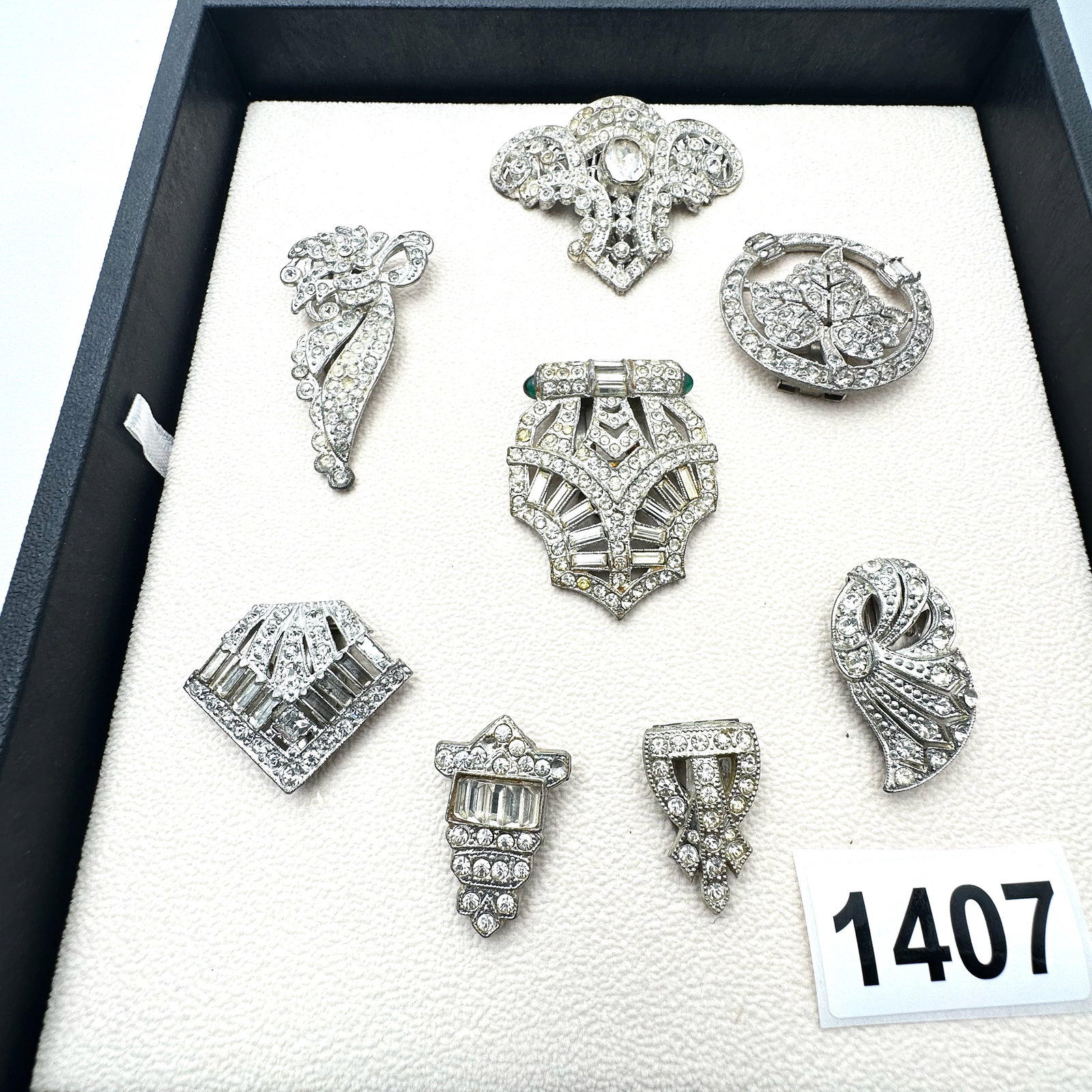 Vintage Jewelry Group Lot Silver Pot Metal Fur and Dress Clips (1 of 2)